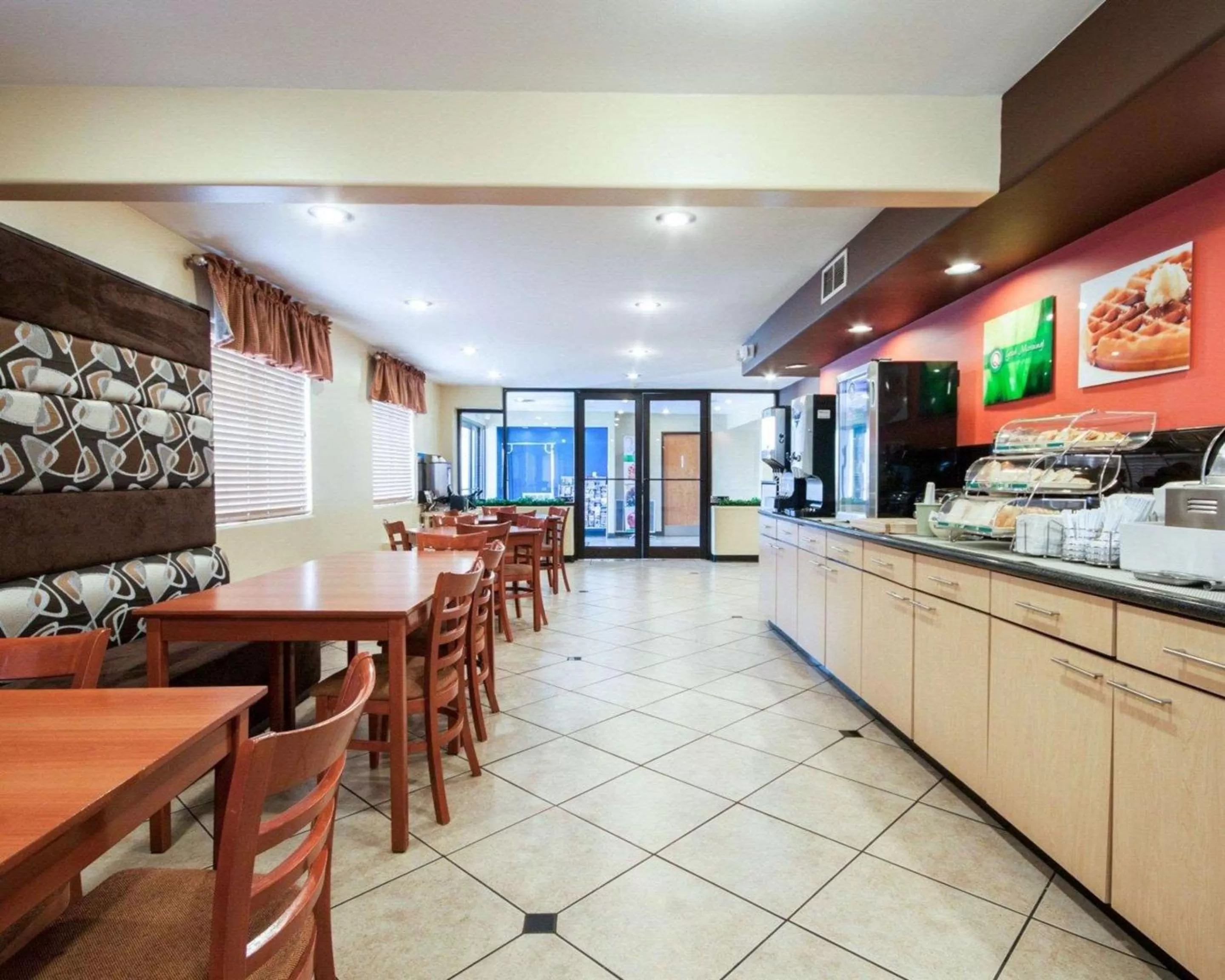 Restaurant/places to eat in Quality Inn Airport East