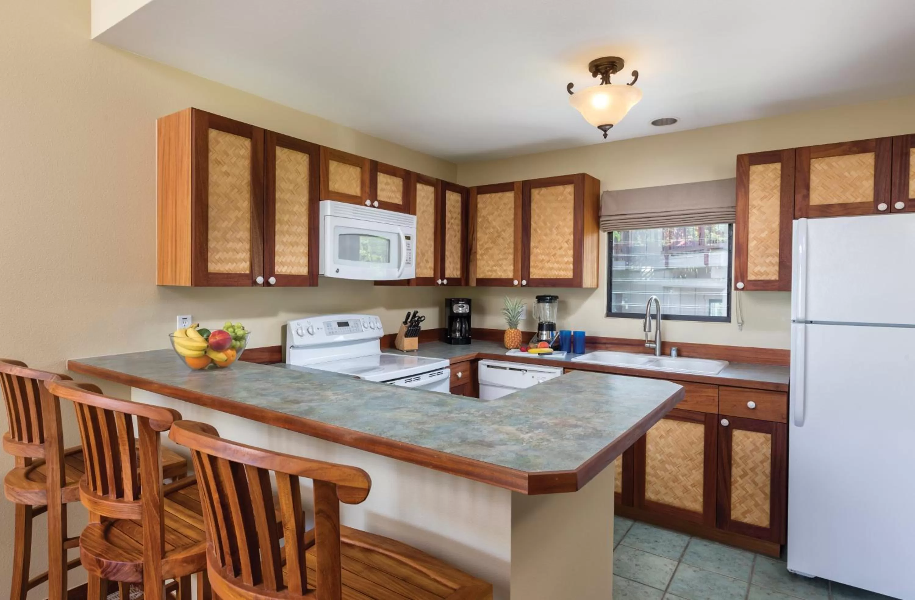 Kitchen or kitchenette in Club Wyndham Kona