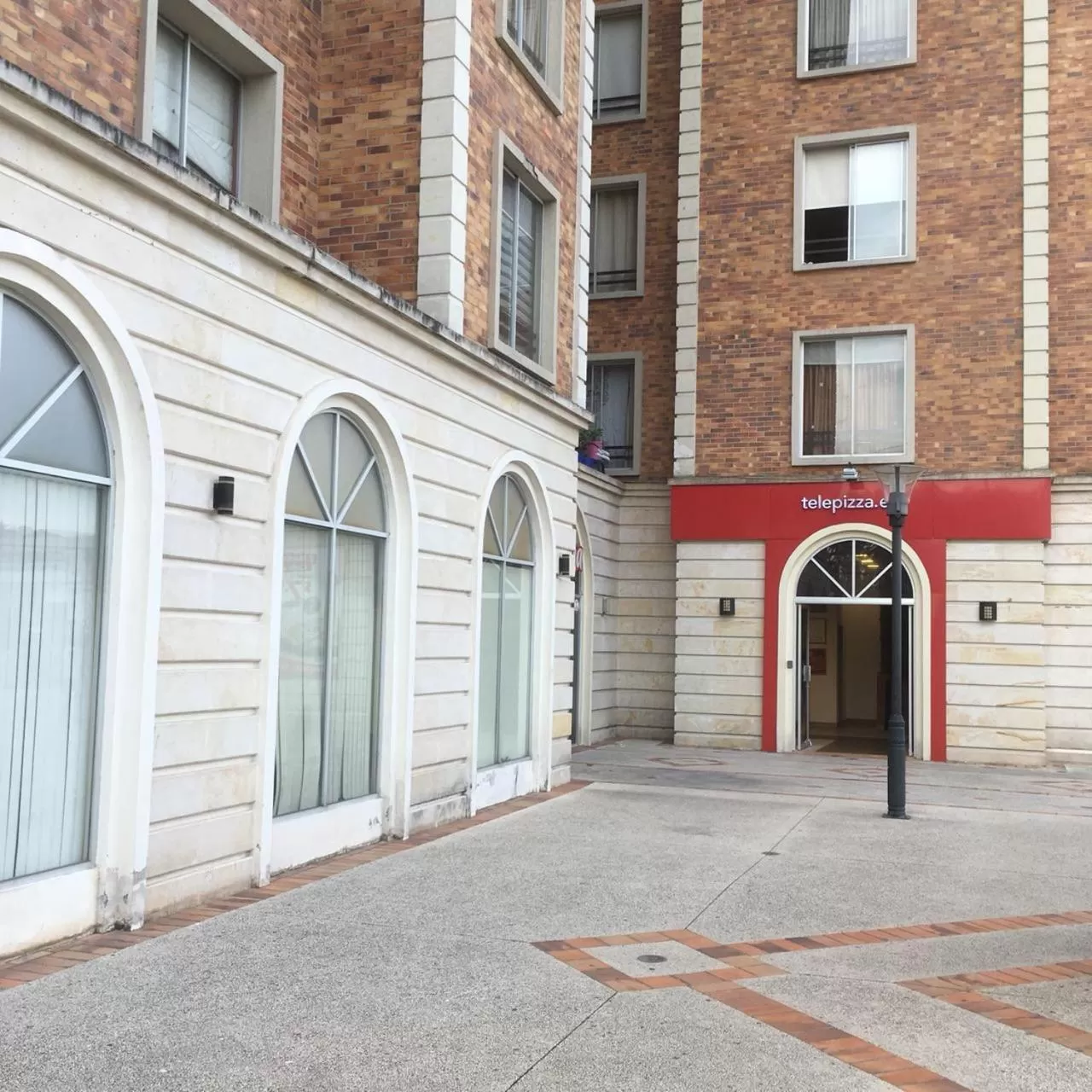 Restaurant/places to eat, Property Building in Suites Parque Real