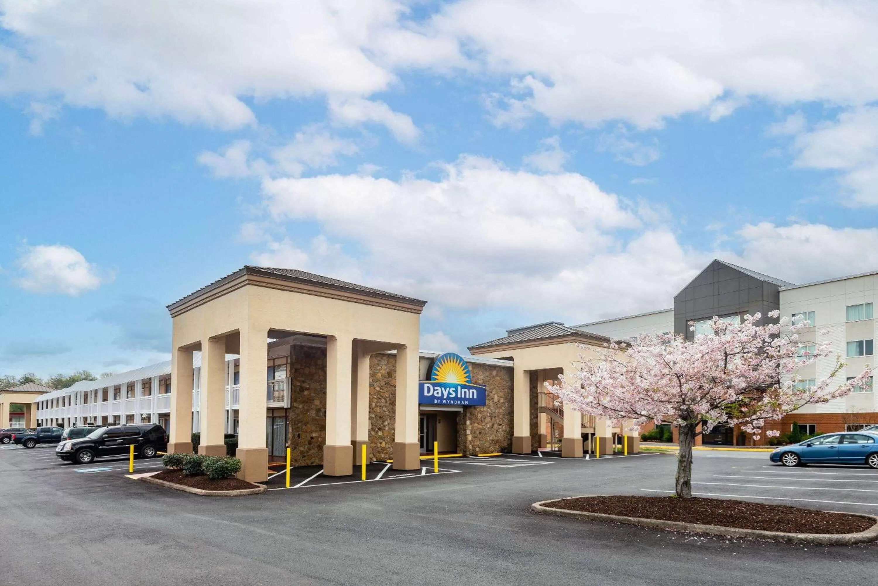 Property building in Days Inn by Wyndham Charlottesville/University Area