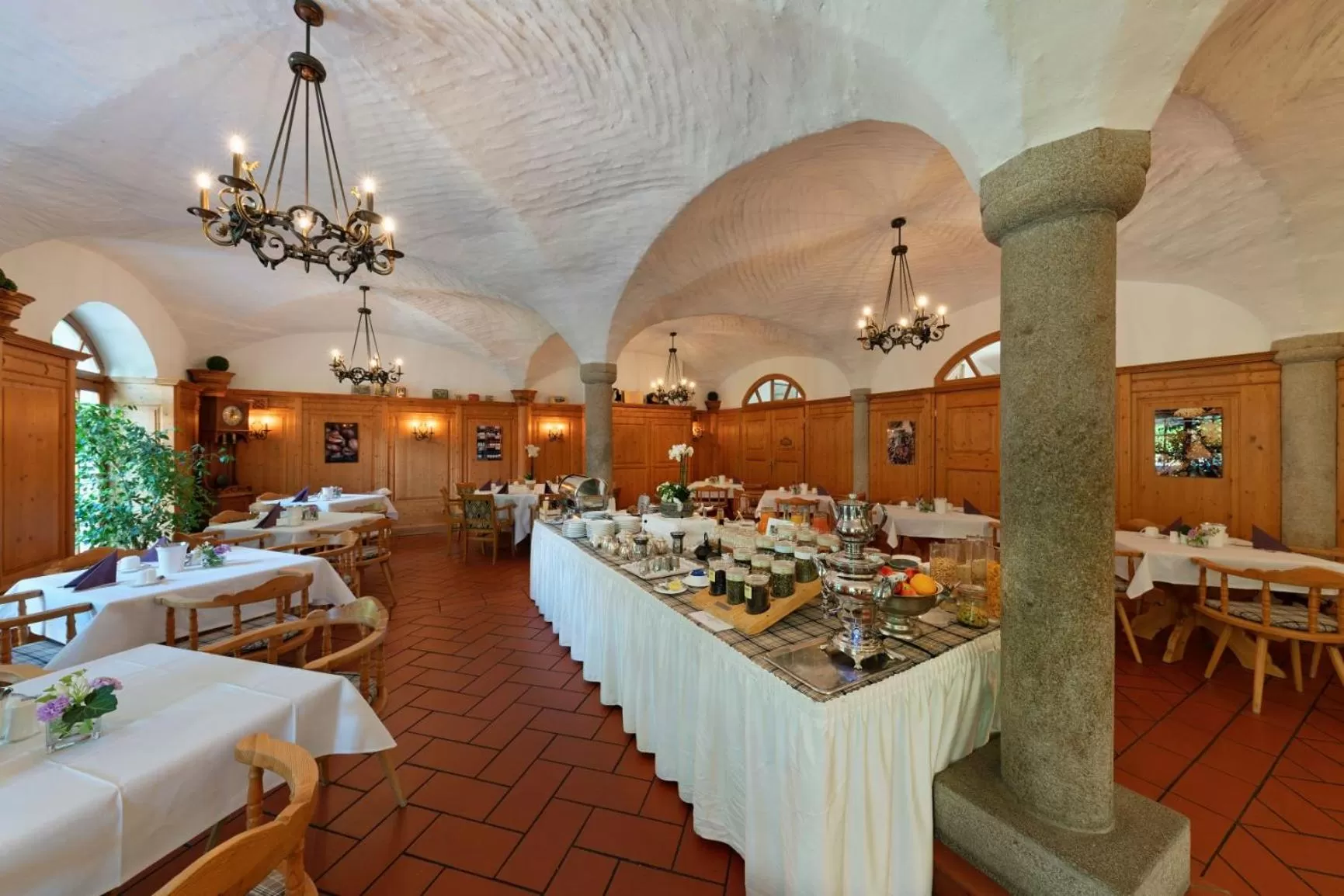 Buffet breakfast in Hotel Lechnerhof Unterföhring