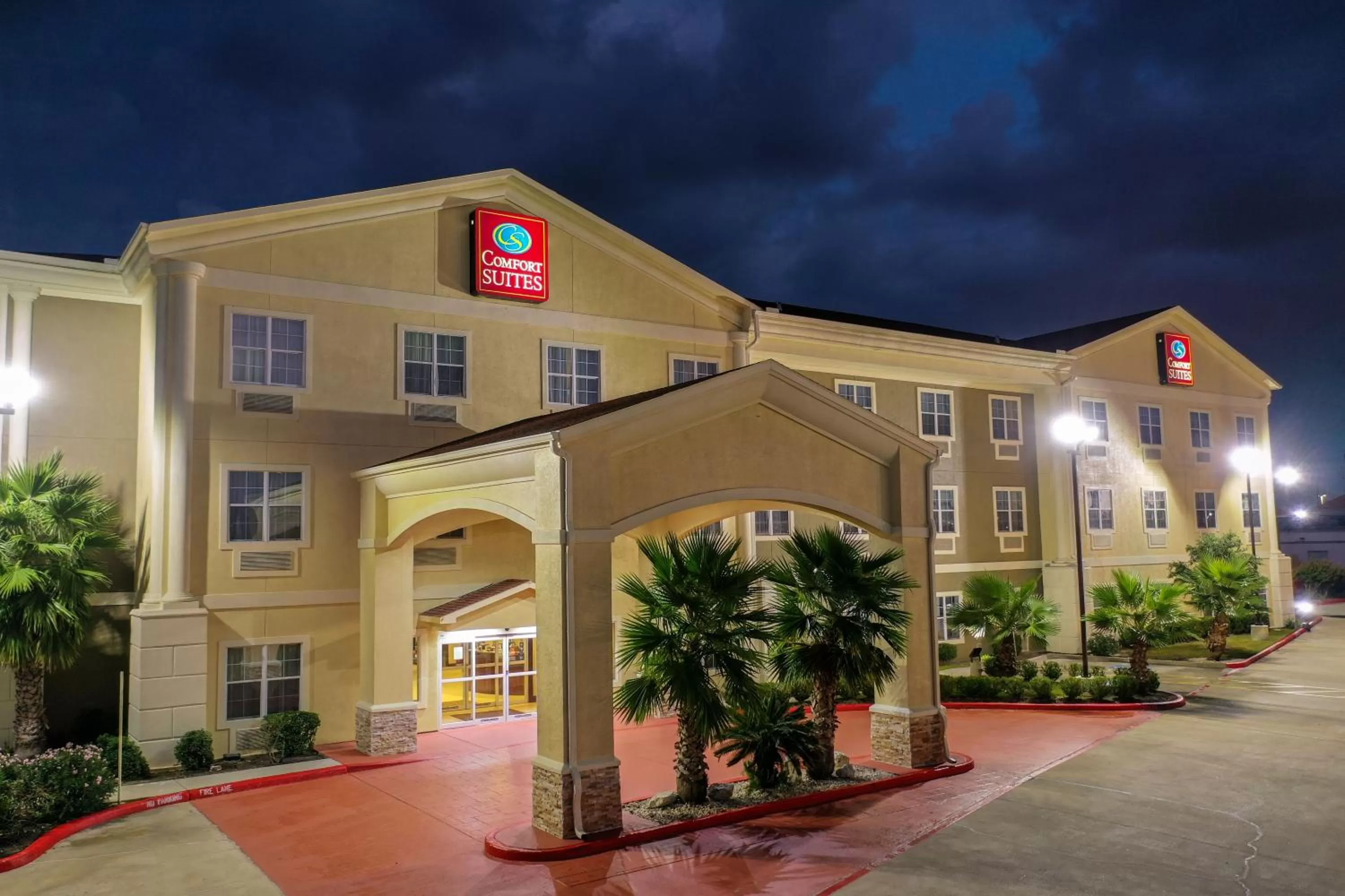 Property building in Comfort Suites Tomball Medical Center