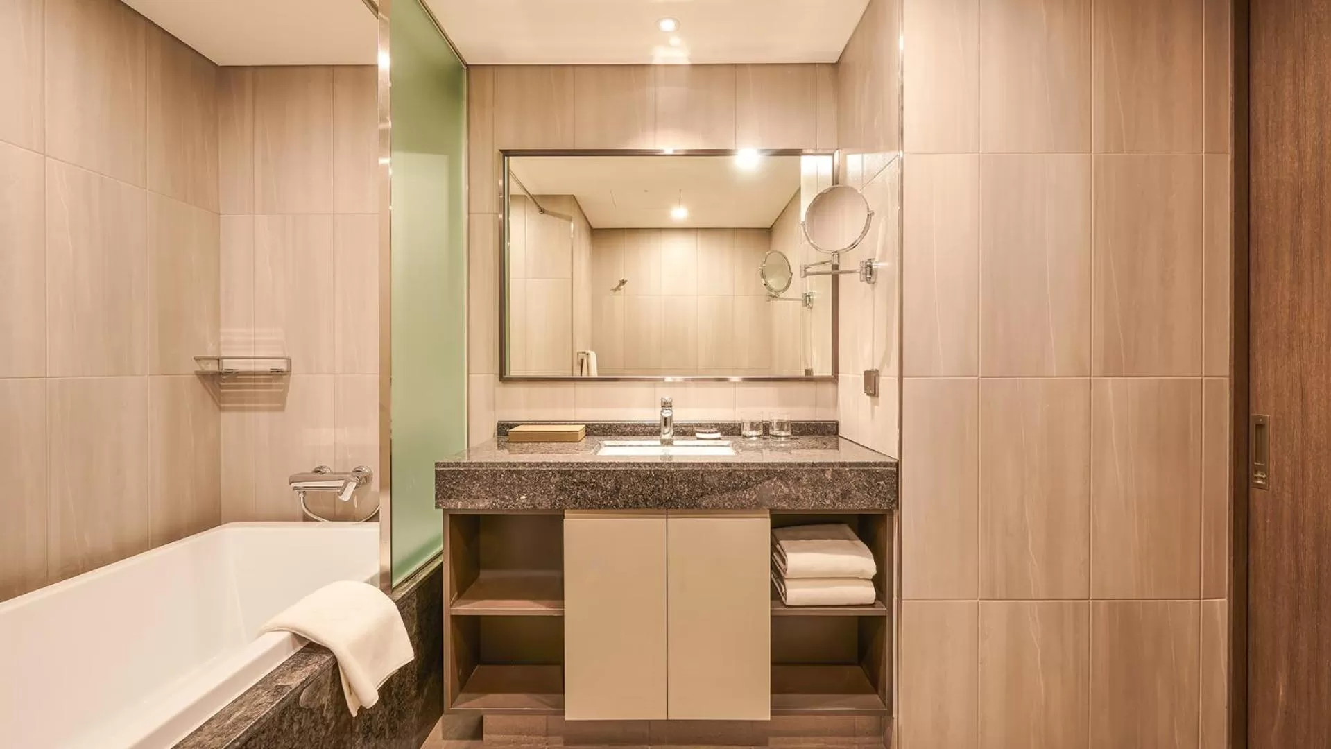 Hot Tub in Stanford Hotel Myeongdong