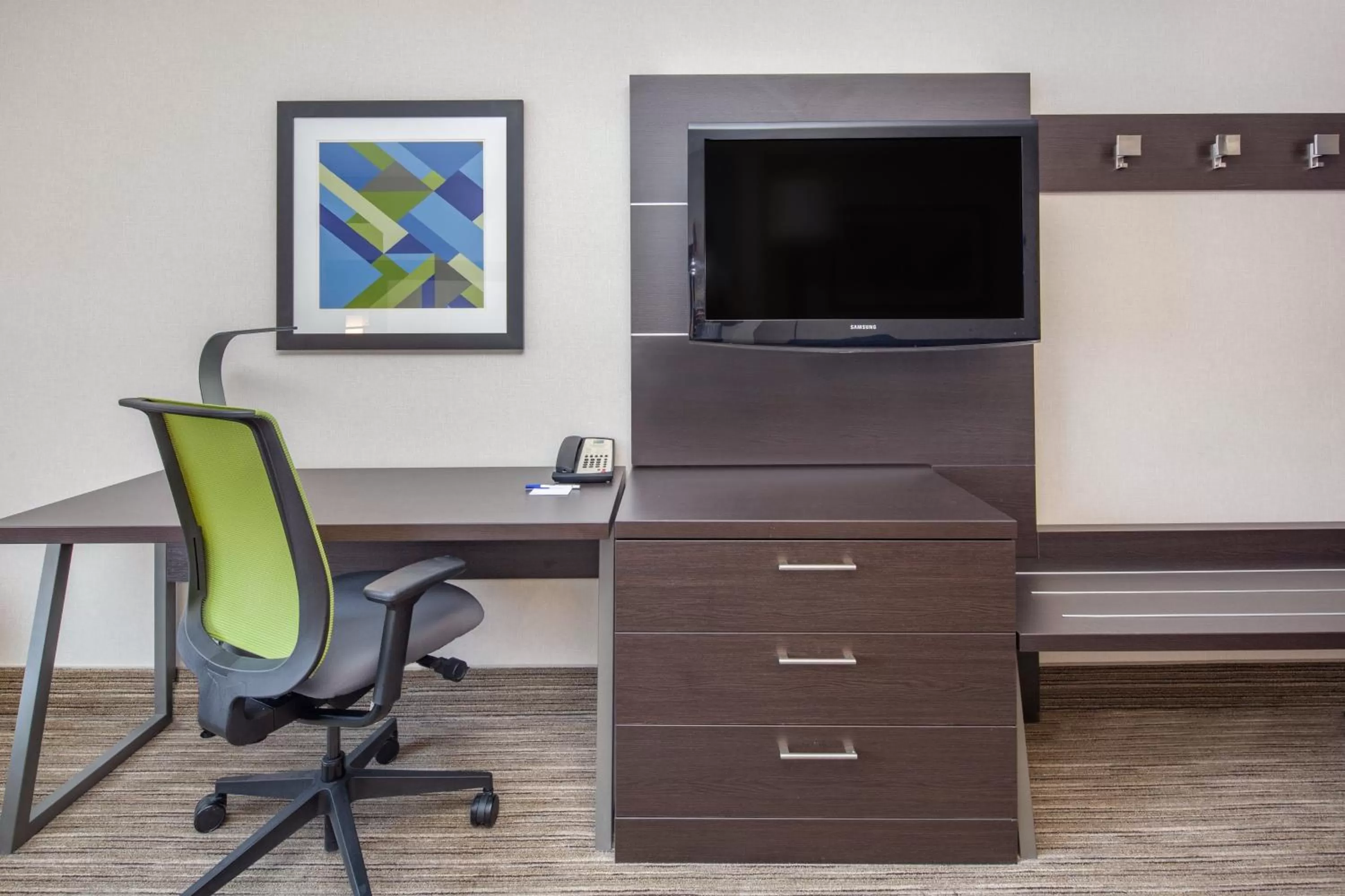 Photo of the whole room in Holiday Inn Express Hotel & Suites Bishop by IHG