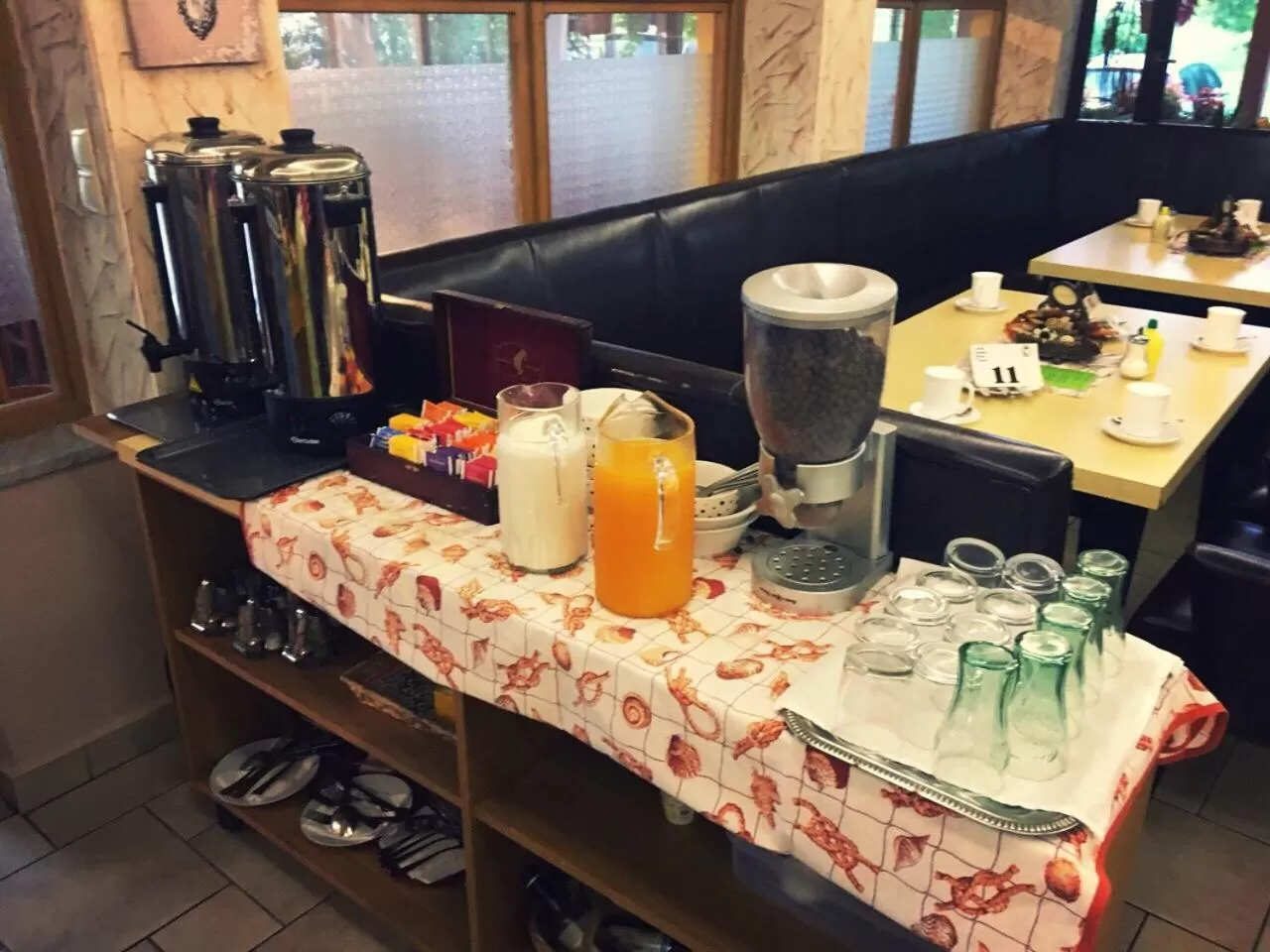 Buffet breakfast in Hotel Zéta