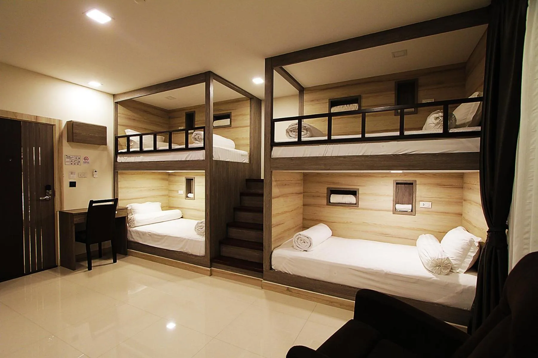 Photo of the whole room, Bed in The Contrast i Hotel