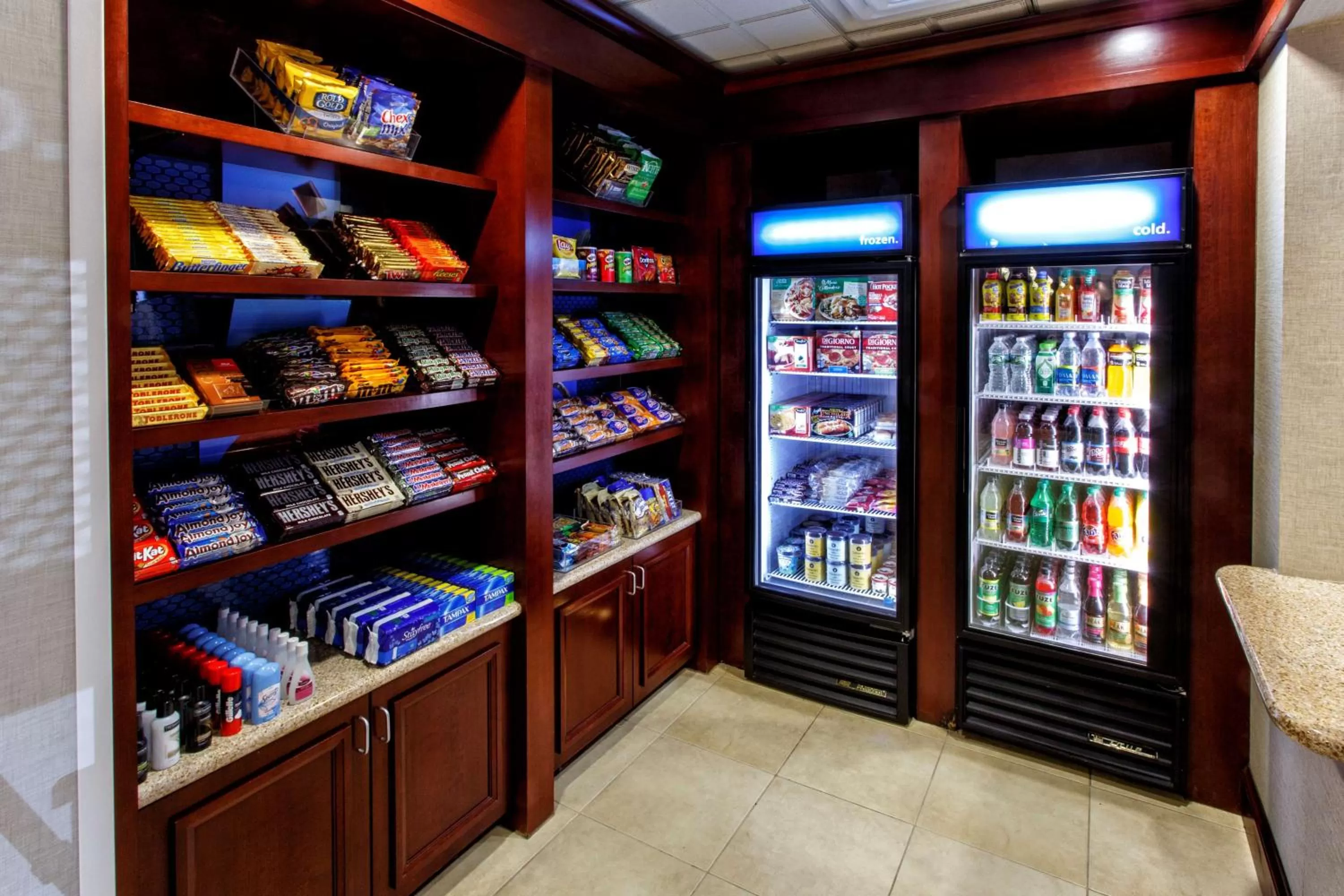 Restaurant/places to eat in Hampton Inn & Suites Staten Island