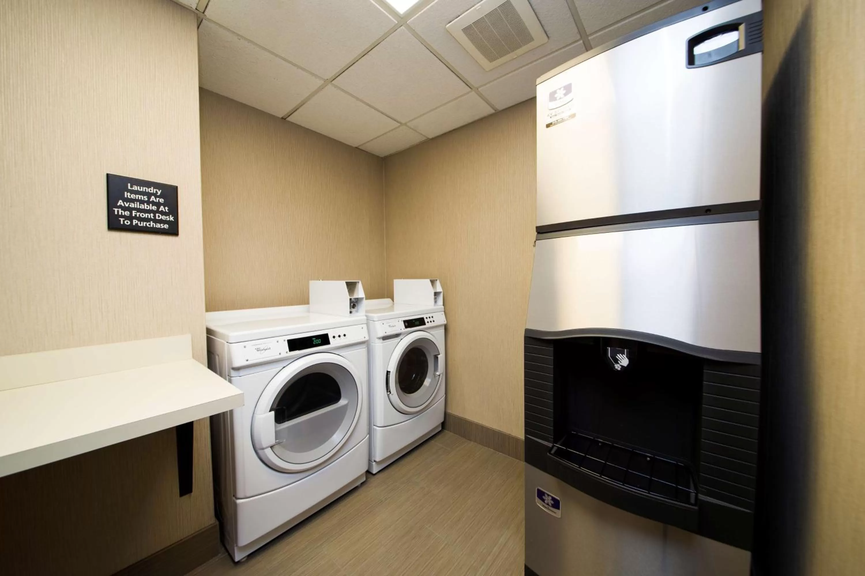 Property building in Hampton Inn Philadelphia-Airport