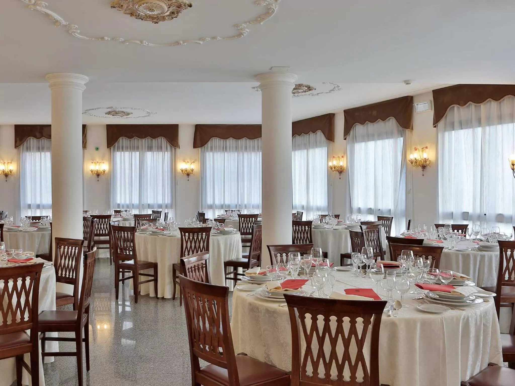 Restaurant/places to eat in Hotel Windsor Savoia