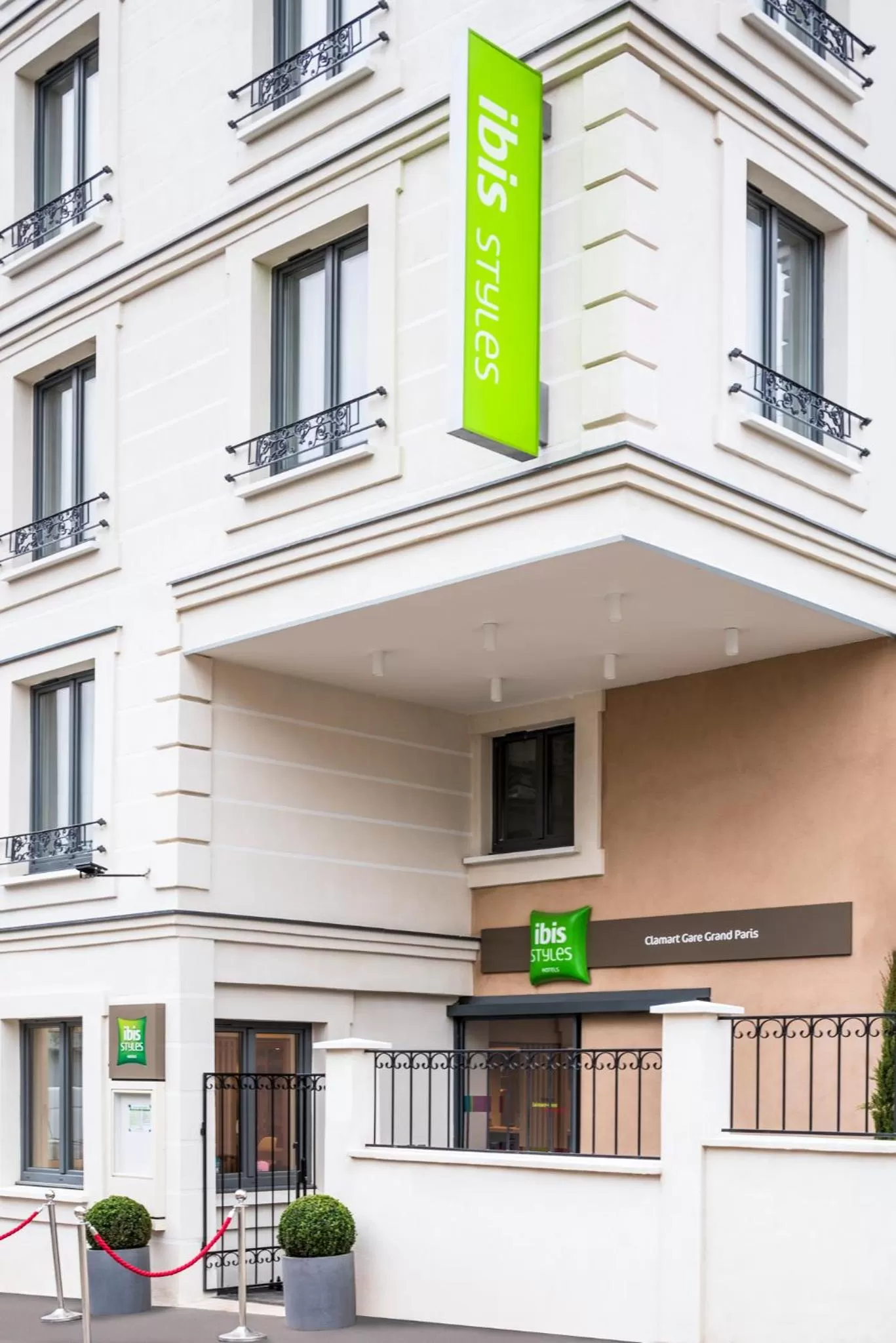 Property building in ibis Styles Clamart Gare Grand Paris