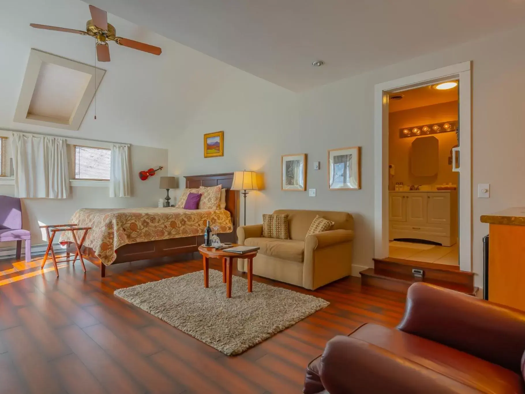 Superior Suite in Shaker Mill Inn Superior Suite in Shaker Mill Inn