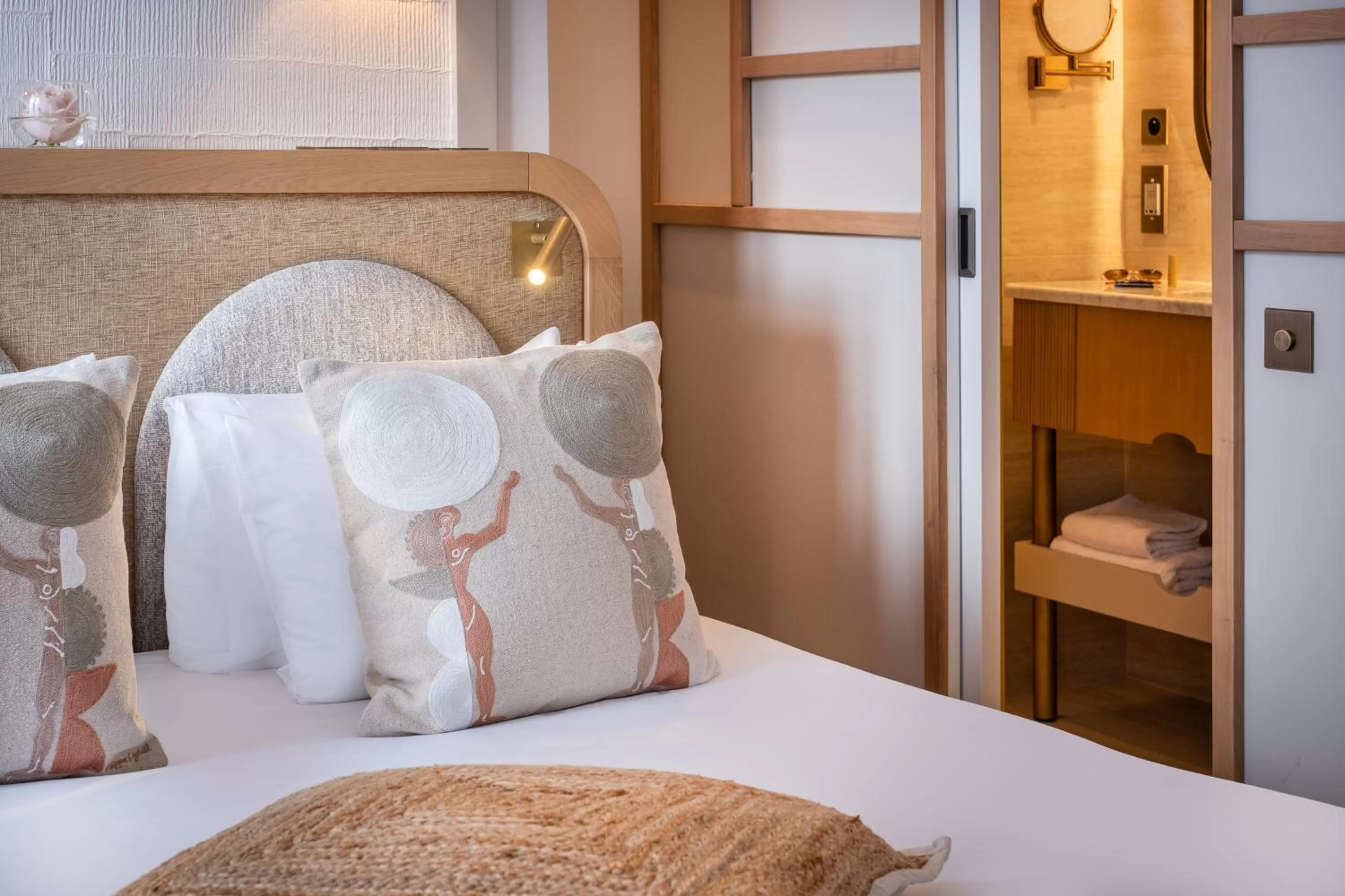 Bedroom, Bed in Hôtel Le Monna Lisa by Inwood Hotels