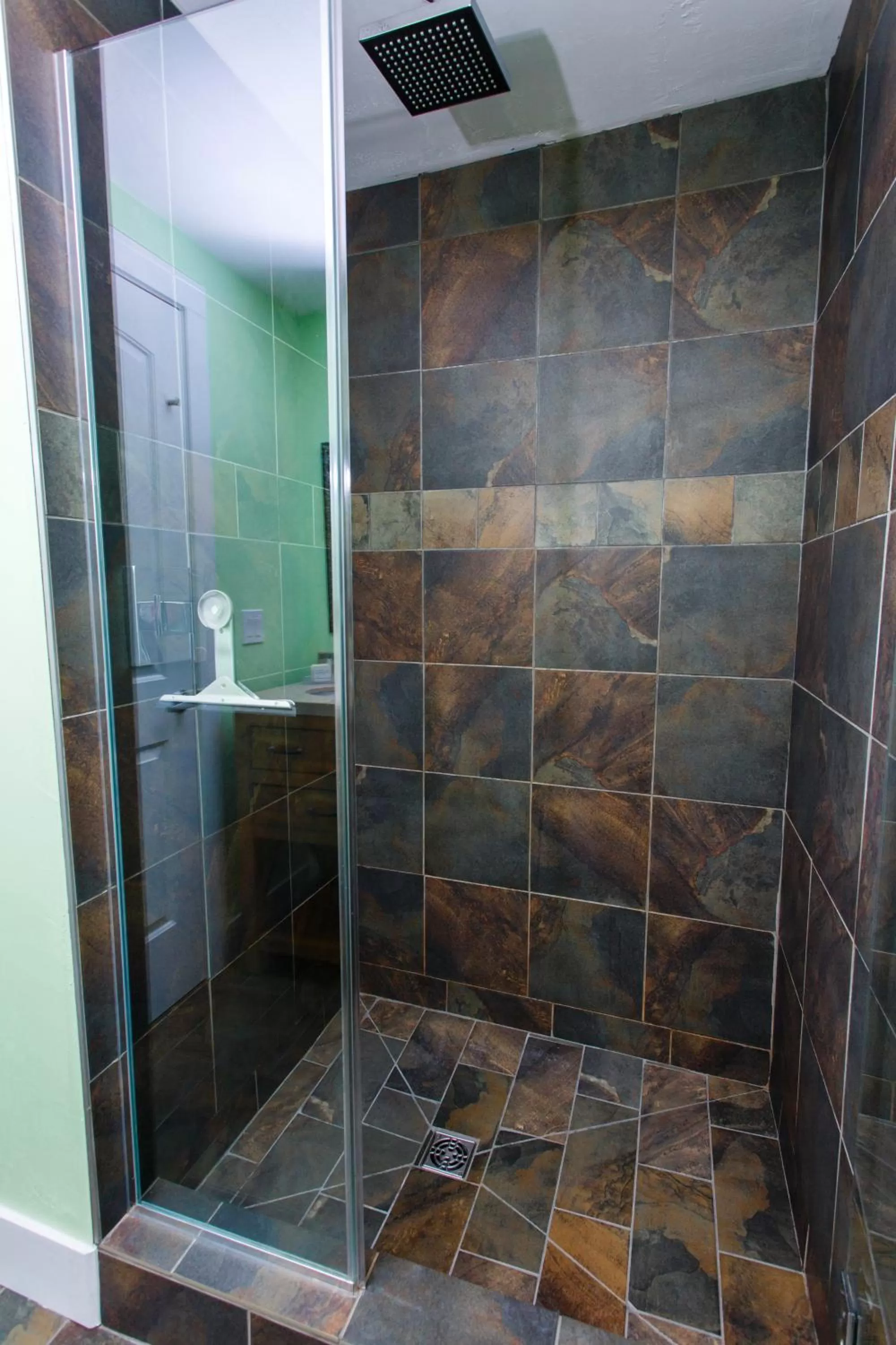 Shower in Julie's Park Cafe & Motel