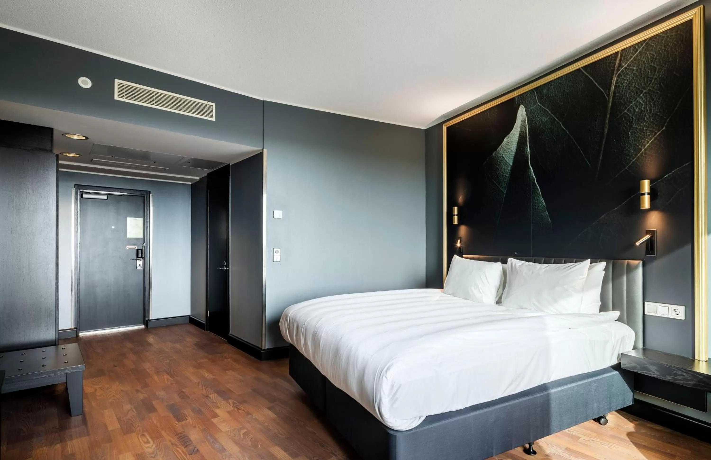 Photo of the whole room, Bed in Crowne Plaza Helsinki - Hesperia by IHG