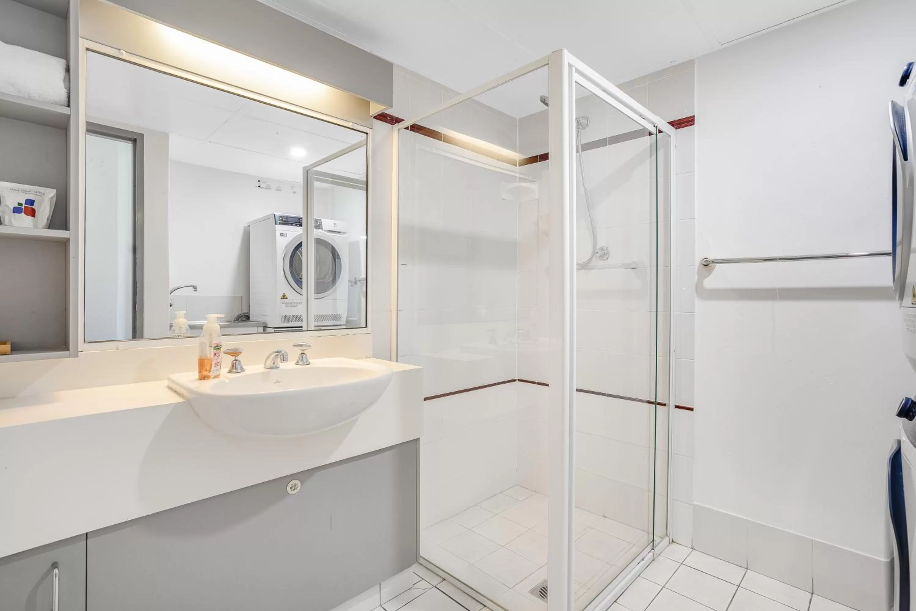 Bathroom in Nelson Towers Motel & Apartments