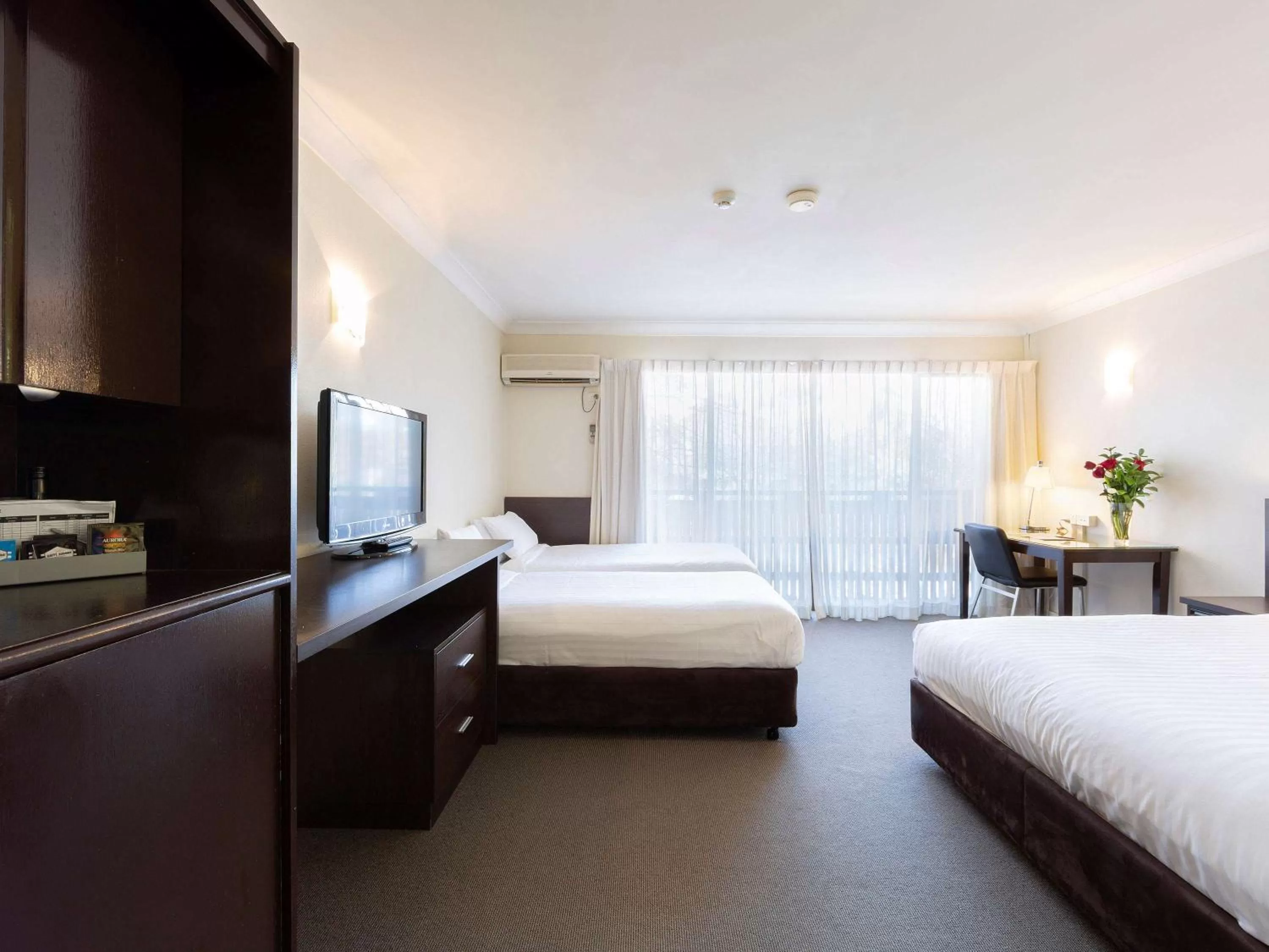 Photo of the whole room, Bed in Tall Trees Ainslie Motel