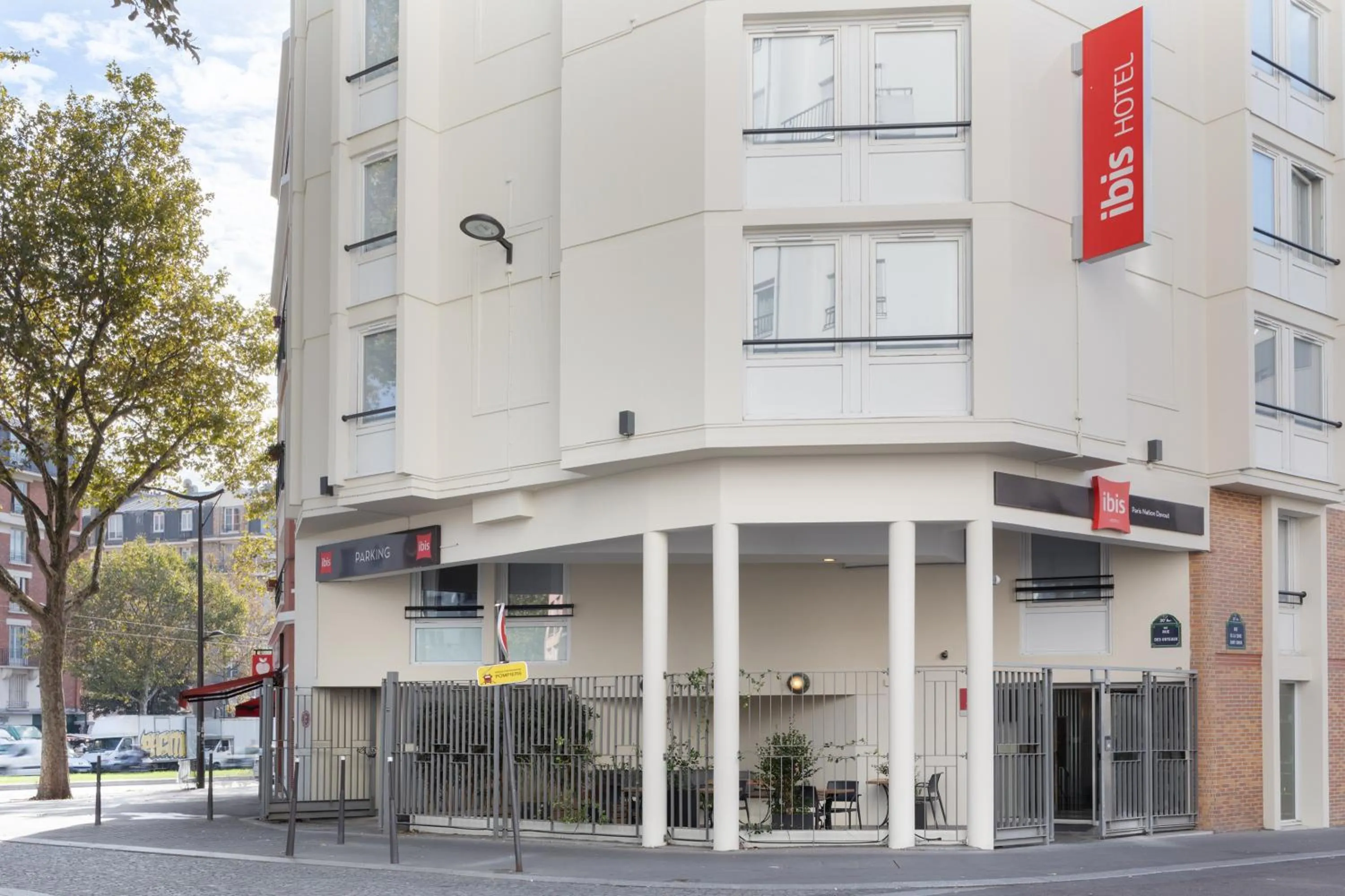 Facade/entrance in ibis Paris Nation Davout