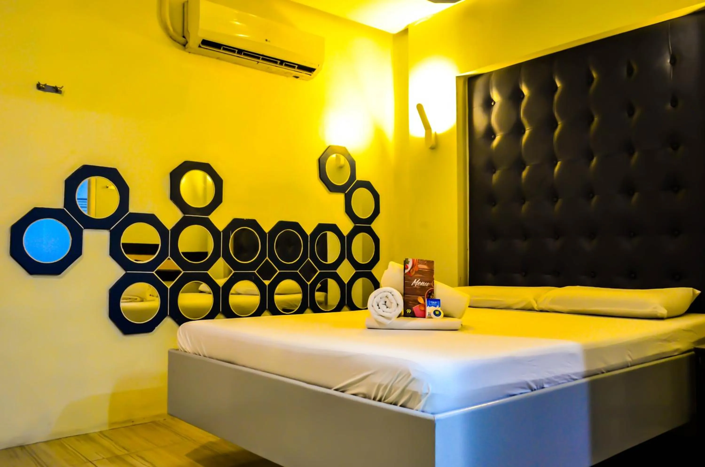 Bedroom, Bed in Hotel 99 Monumento