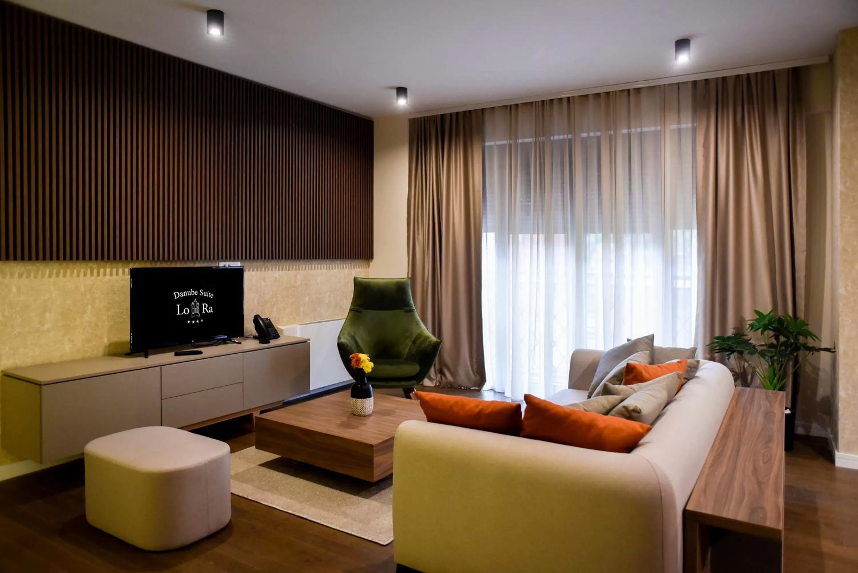 Living room, Lounge/Bar in Hotel LoRa