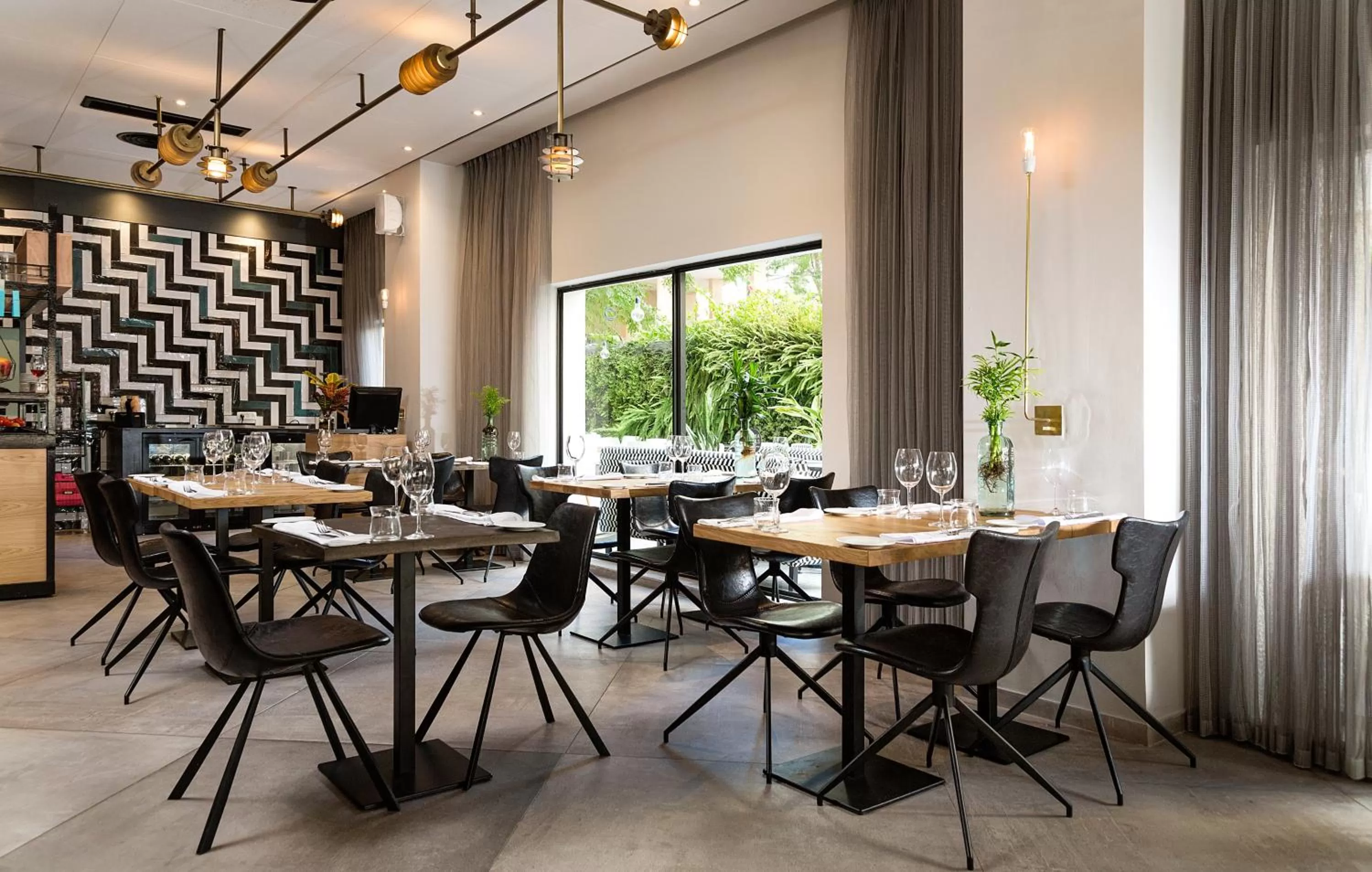 Restaurant/places to eat in Prima City Hotel