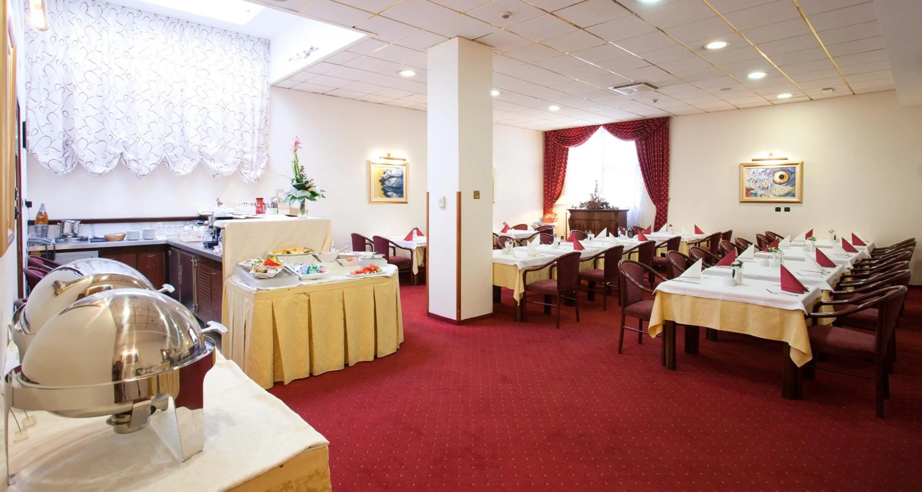 Restaurant/places to eat in Hotel Globo