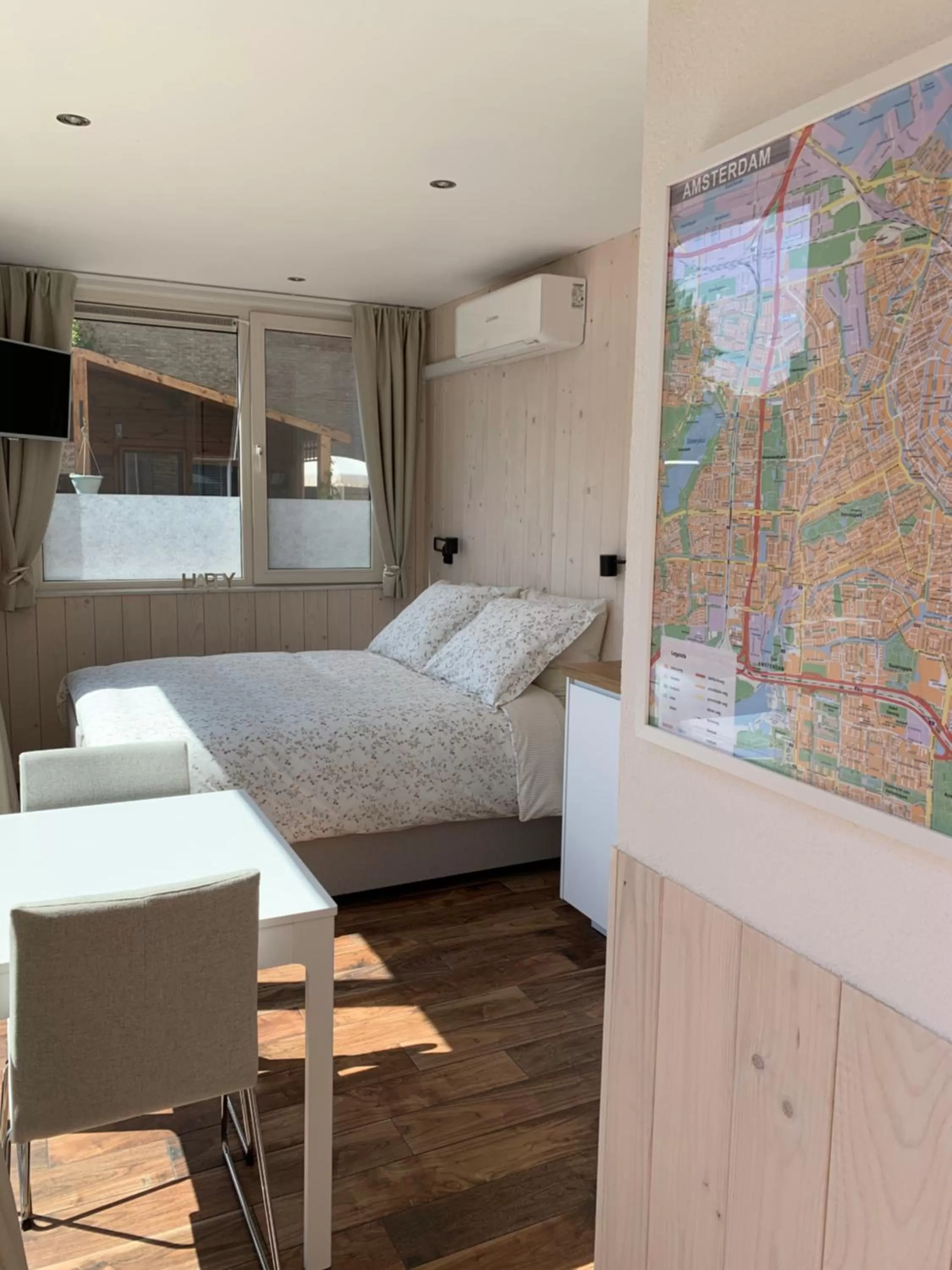 Living room, Bed in B&B Diemerplein