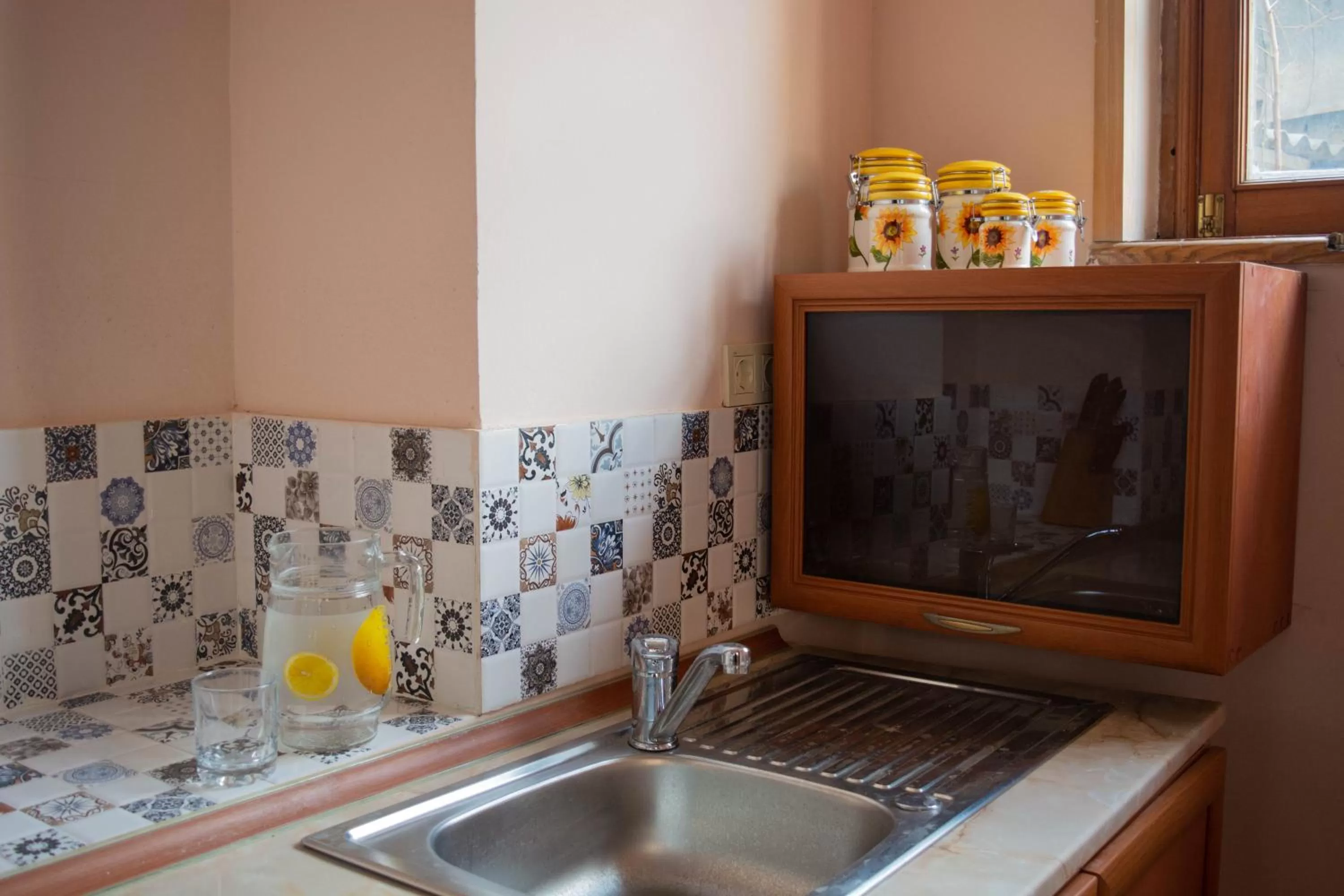 Kitchen or kitchenette, Kitchen/Kitchenette in Sunflower Hotel