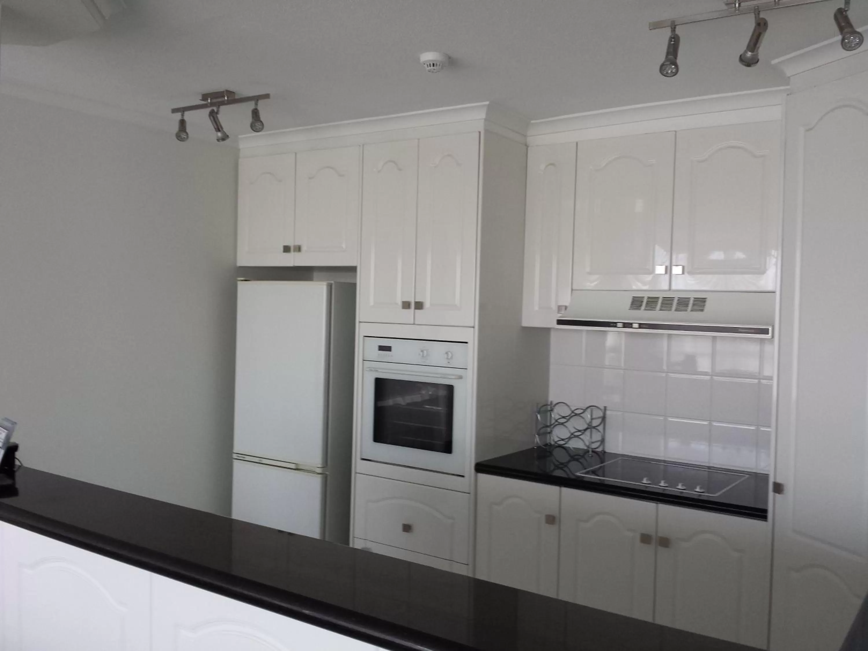 Kitchen or kitchenette in Kirribilli Apartments