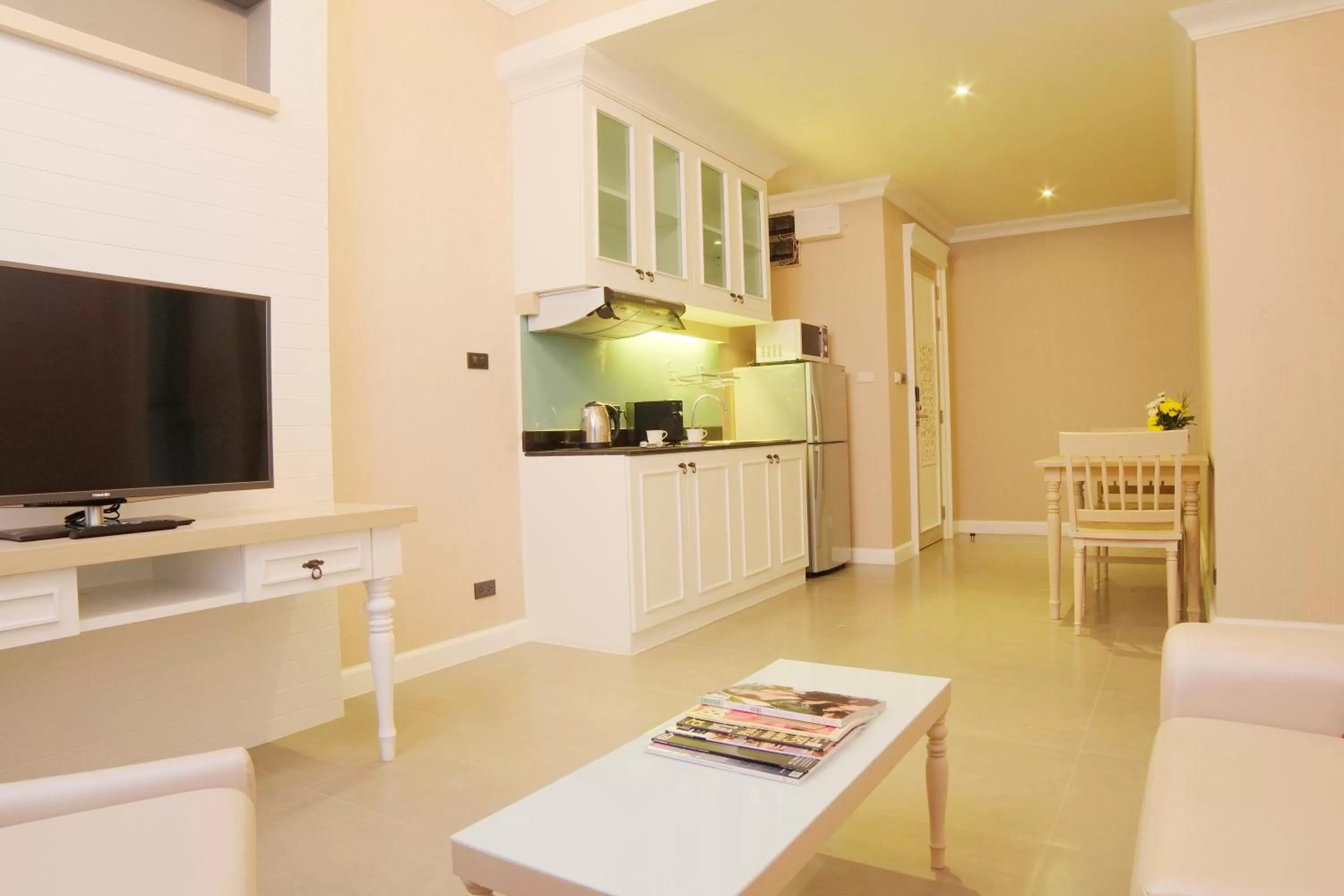 TV and multimedia in The Raya Surawong Bangkok