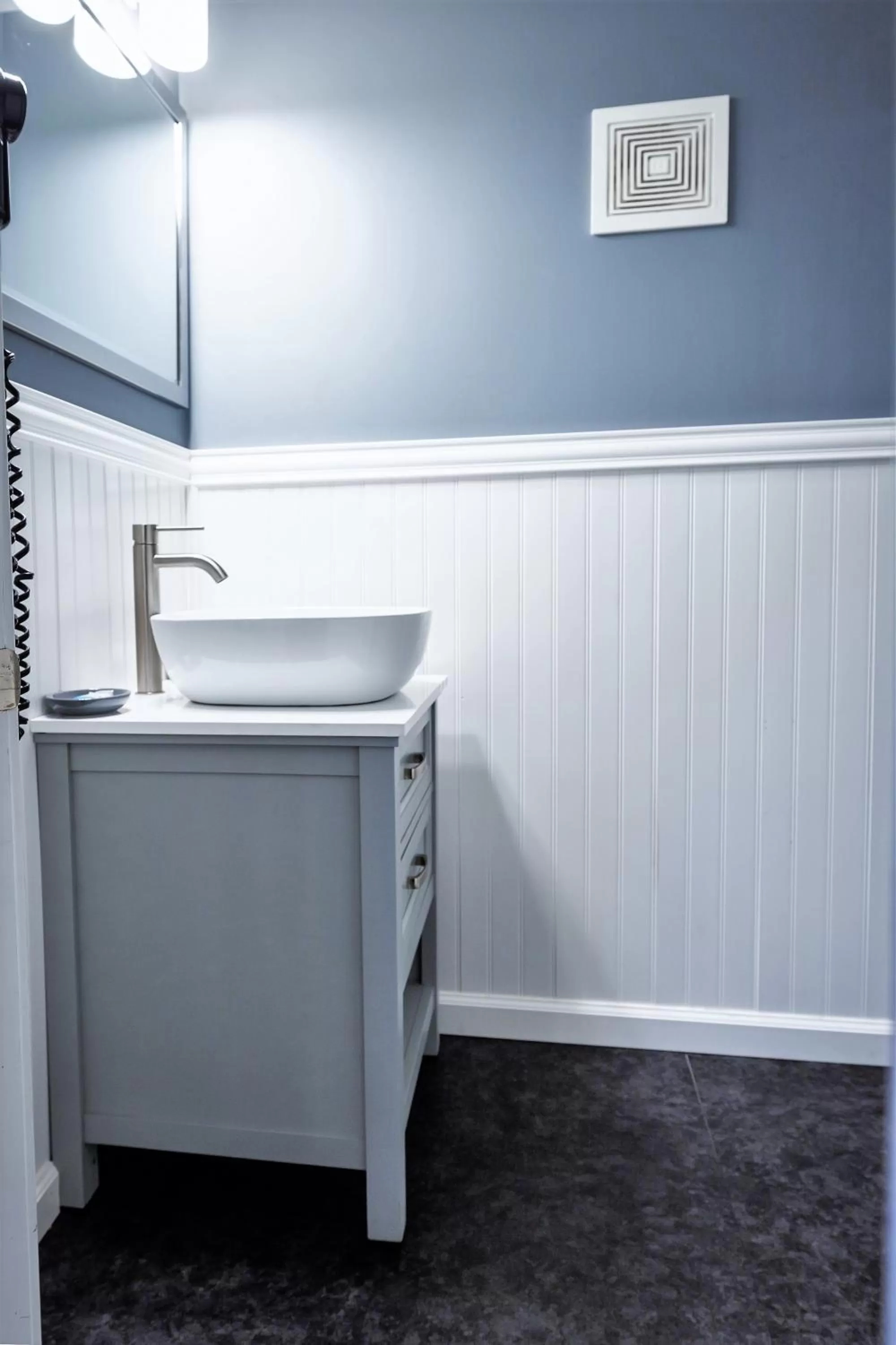 Bathroom in Mt. Madison Inn & Suites