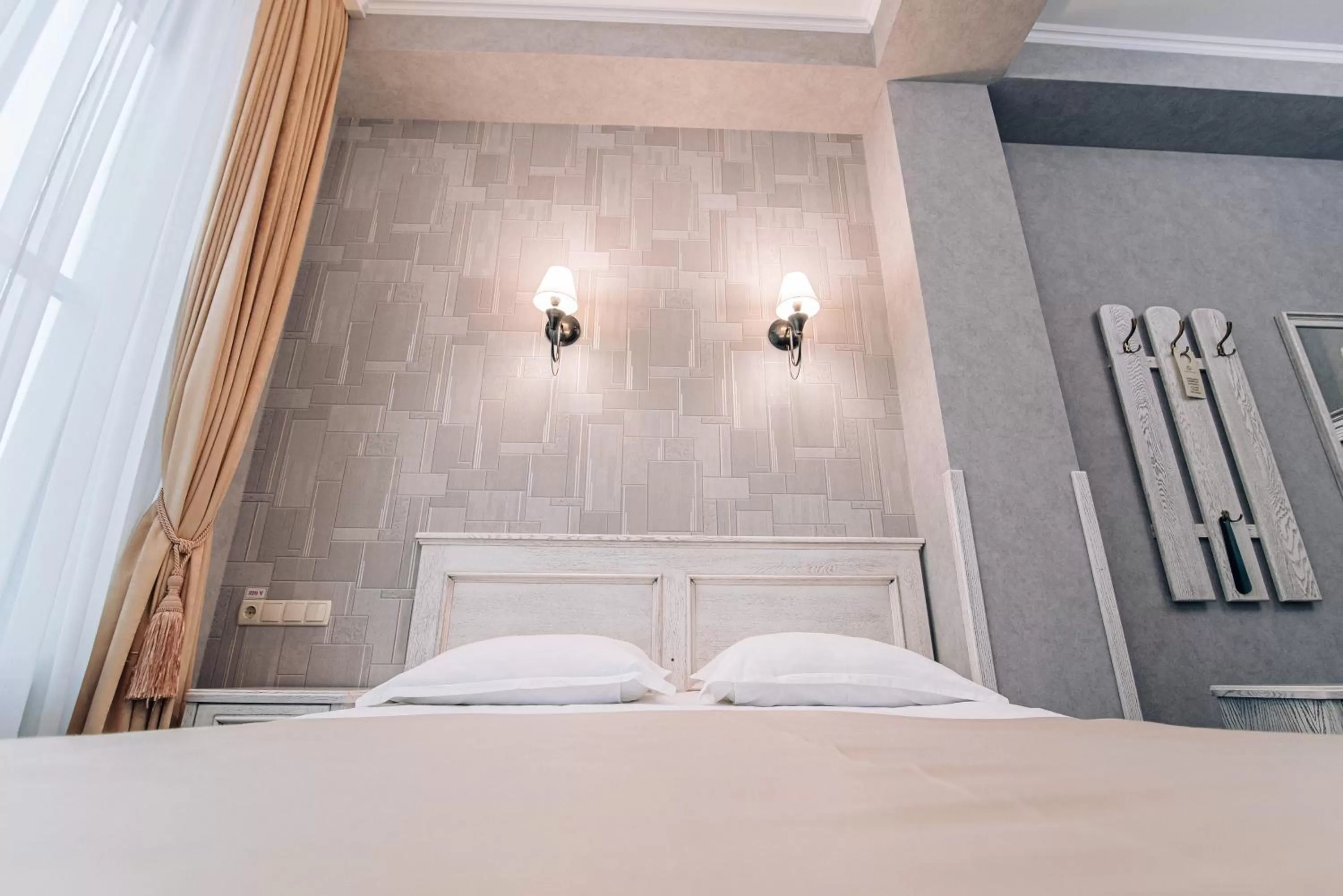 Bed in Gold Georg Palace Hotel