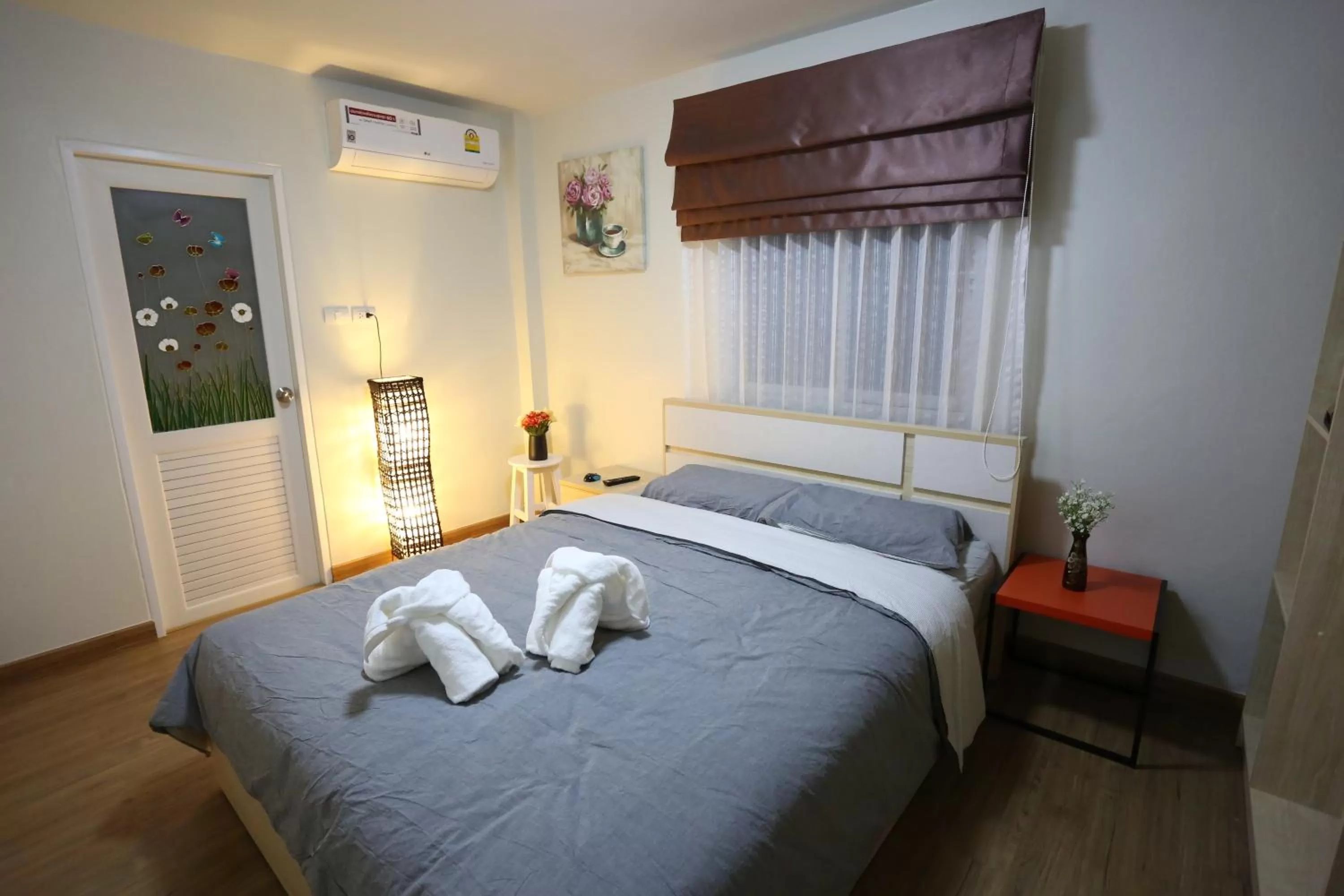 Photo of the whole room, Bed in TD Bangkok