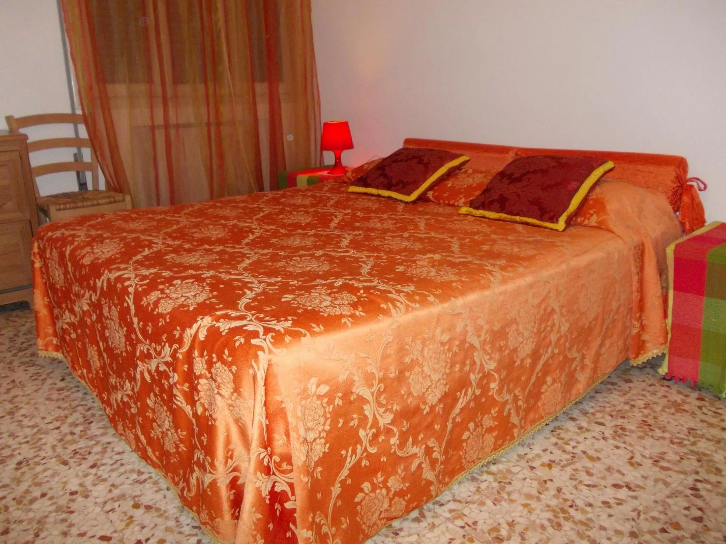 Photo of the whole room, Bed in Travellers Lodge Bed & Rooms