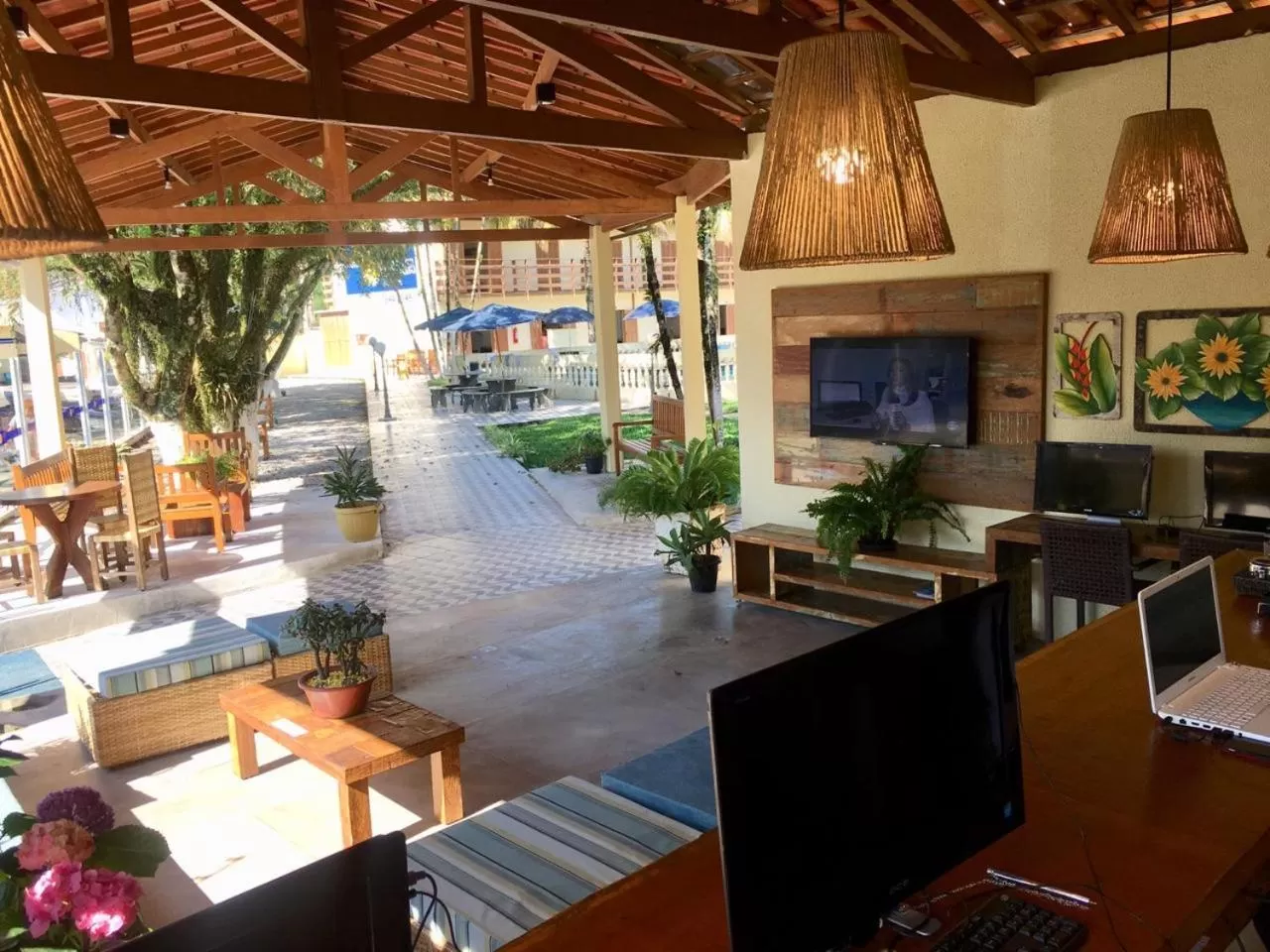 Communal lounge/ TV room, Restaurant/Places to Eat in Pousada Ilha Vitoria