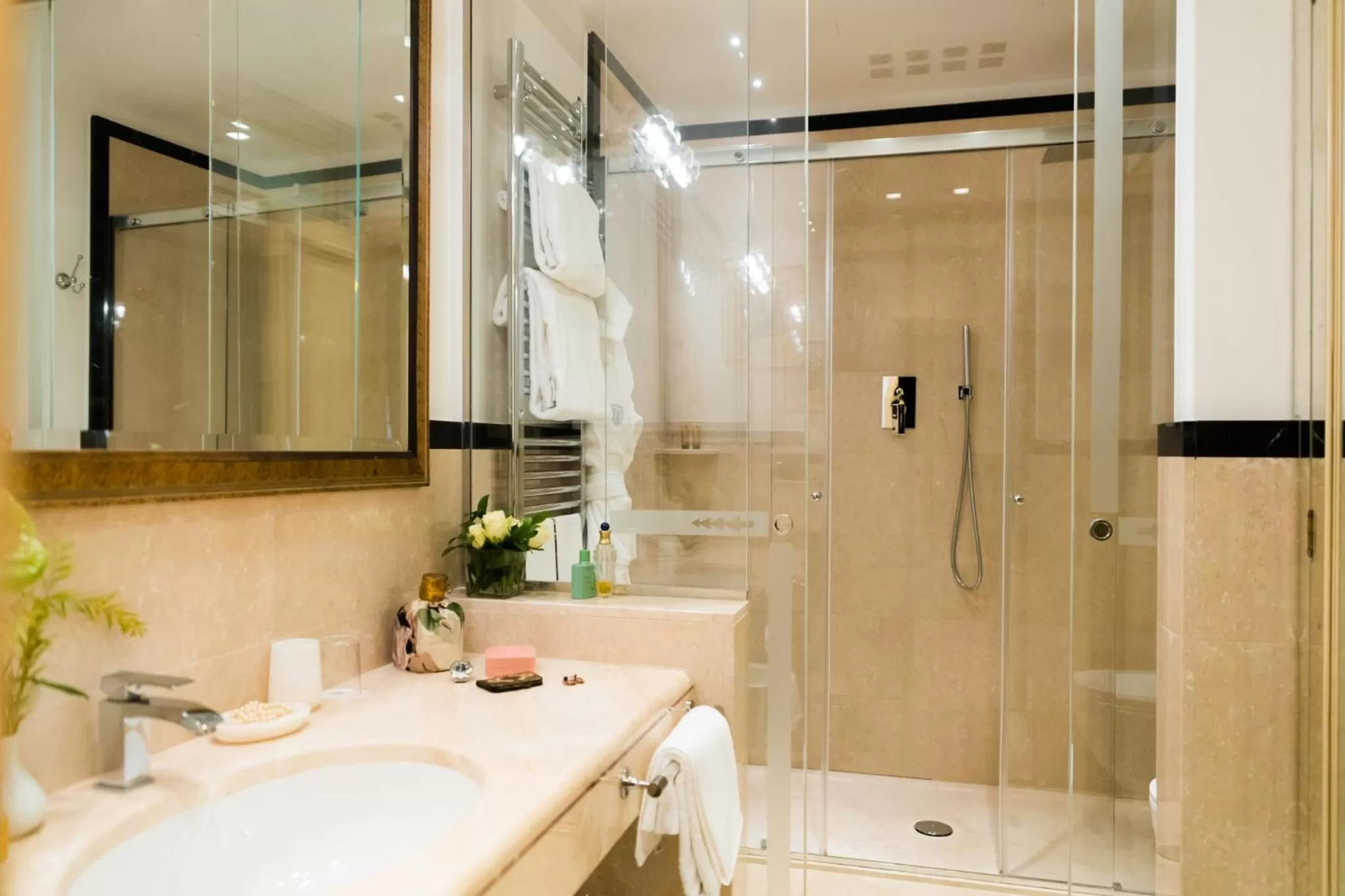 Shower in Grand Hotel Majestic gia' Baglioni