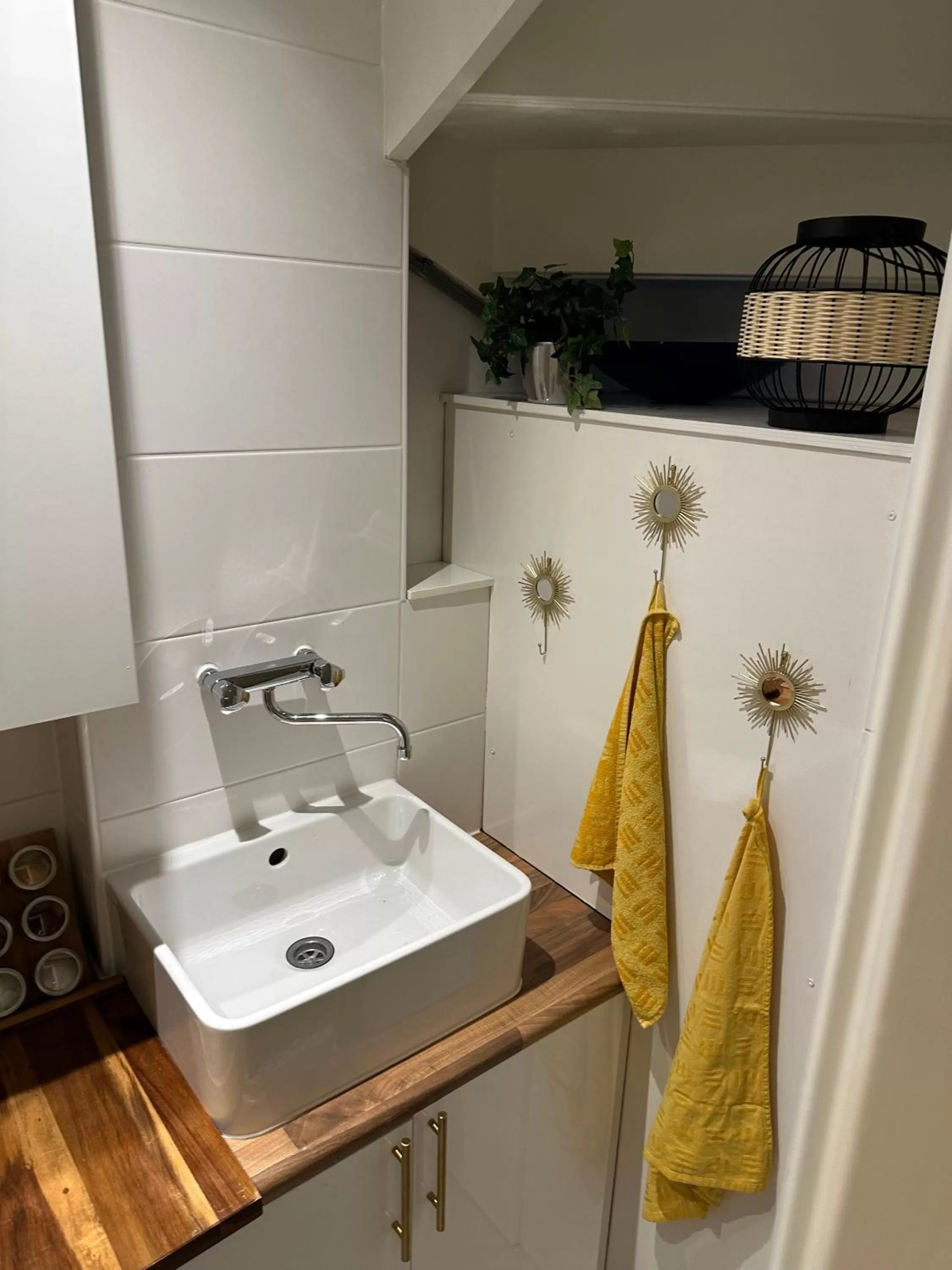 Kitchen or kitchenette, Bathroom in Heaven in East B&B