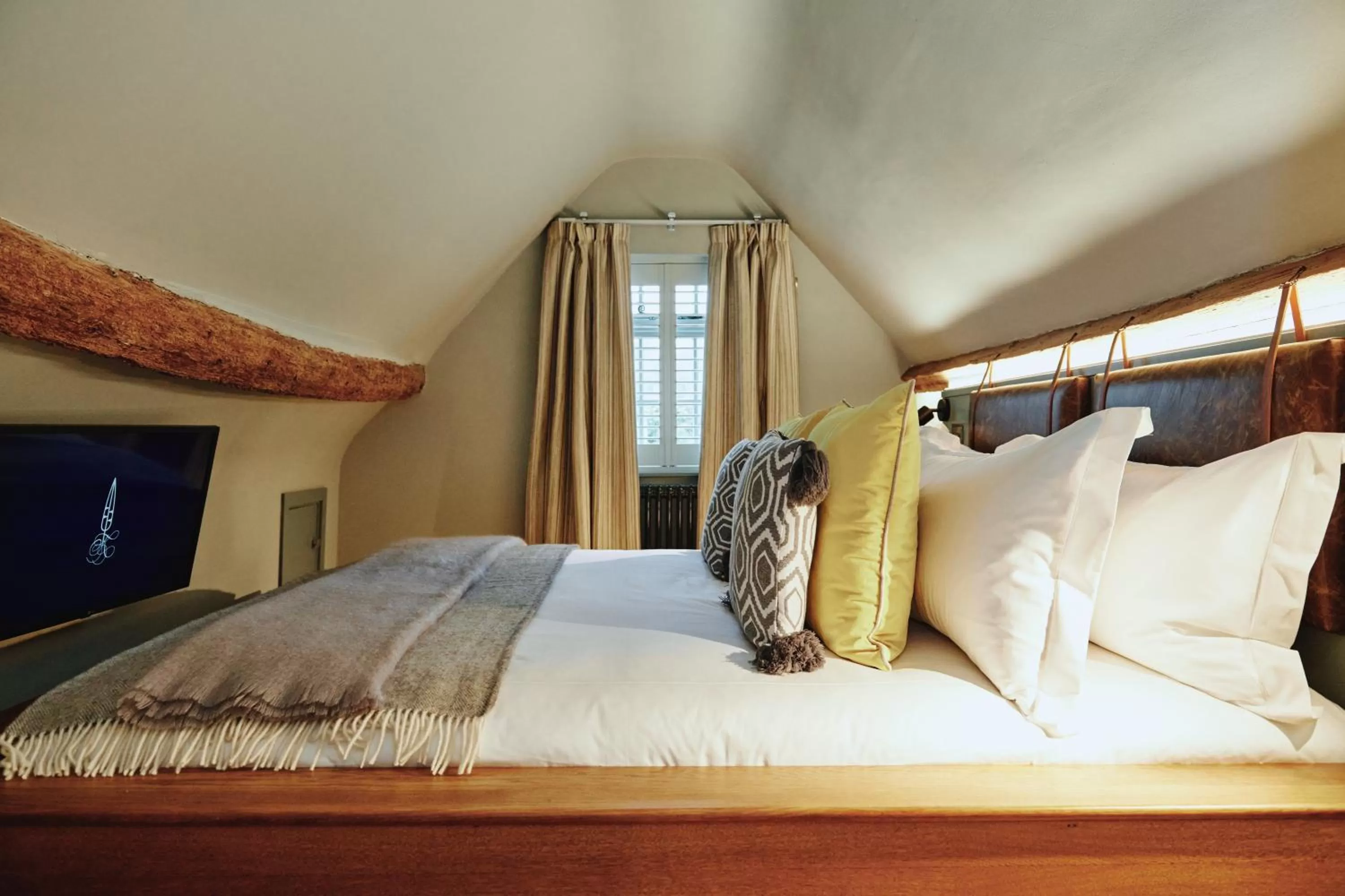 Bed in Kings Arms - Egham-Windsor