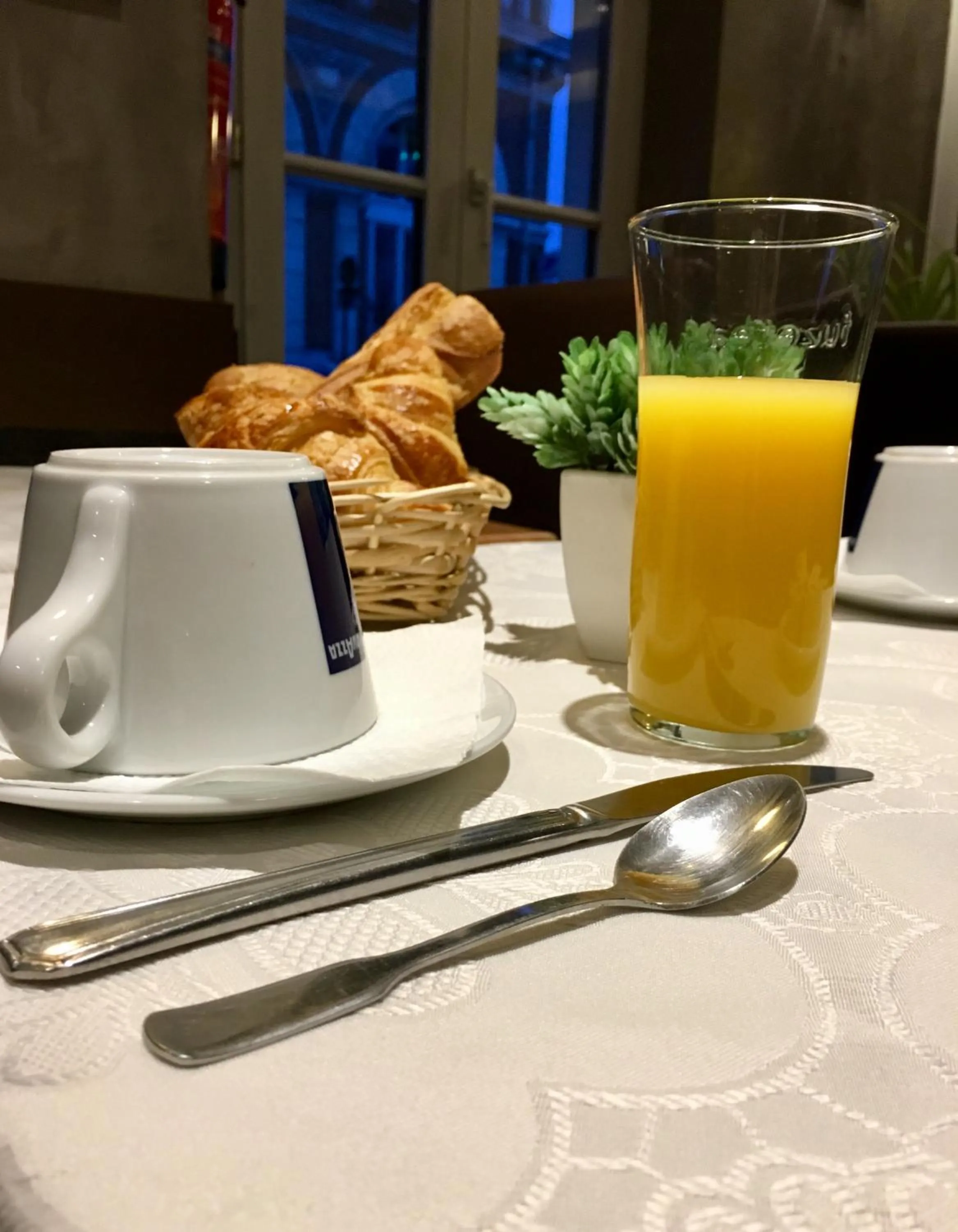 Breakfast in Hôtel Belle Fontainebleau