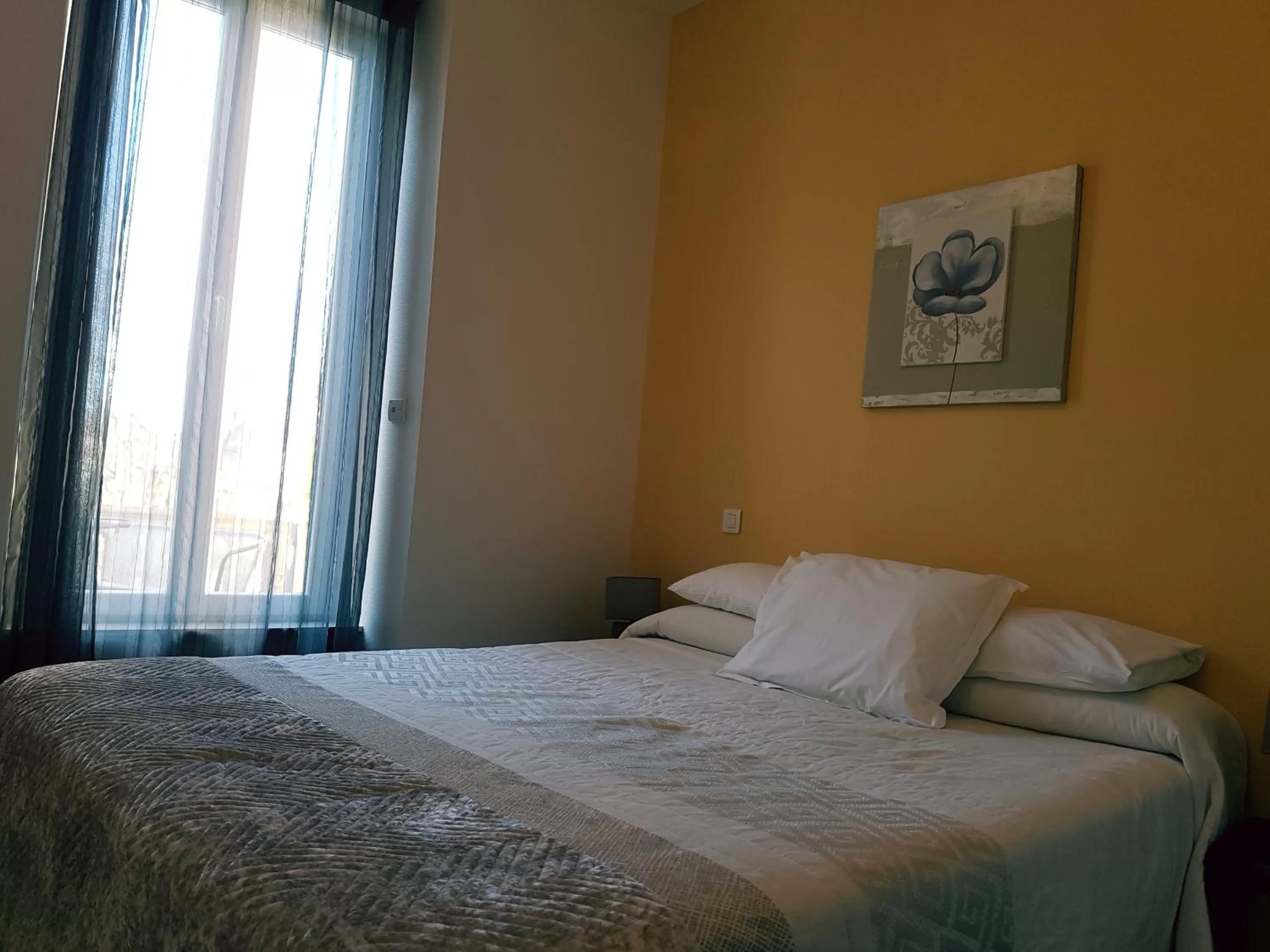 Bed in Logis Hôtel Restaurant du Midi - Rodez Centre