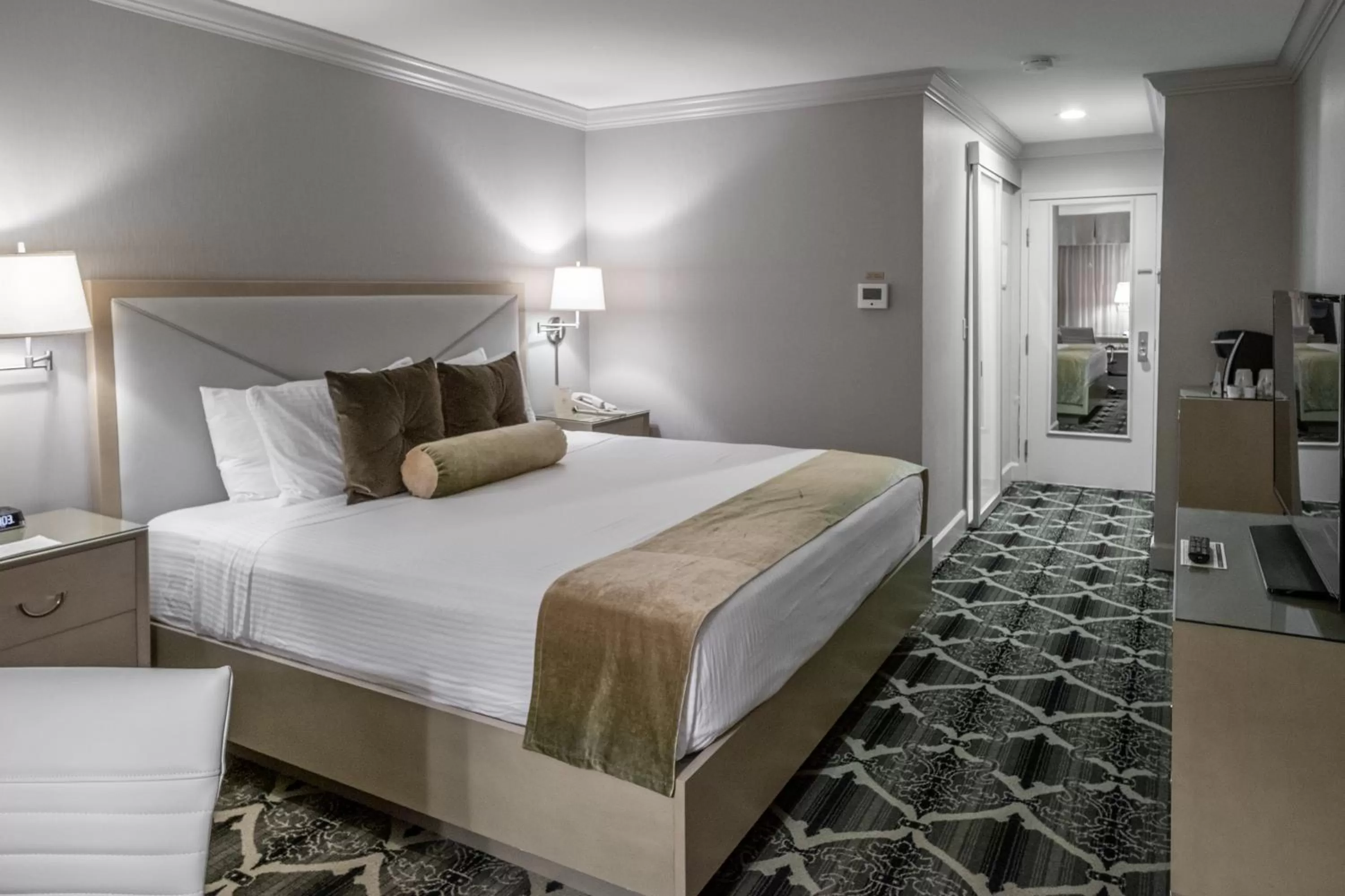 Photo of the whole room, Bed in Bell Tower Hotel