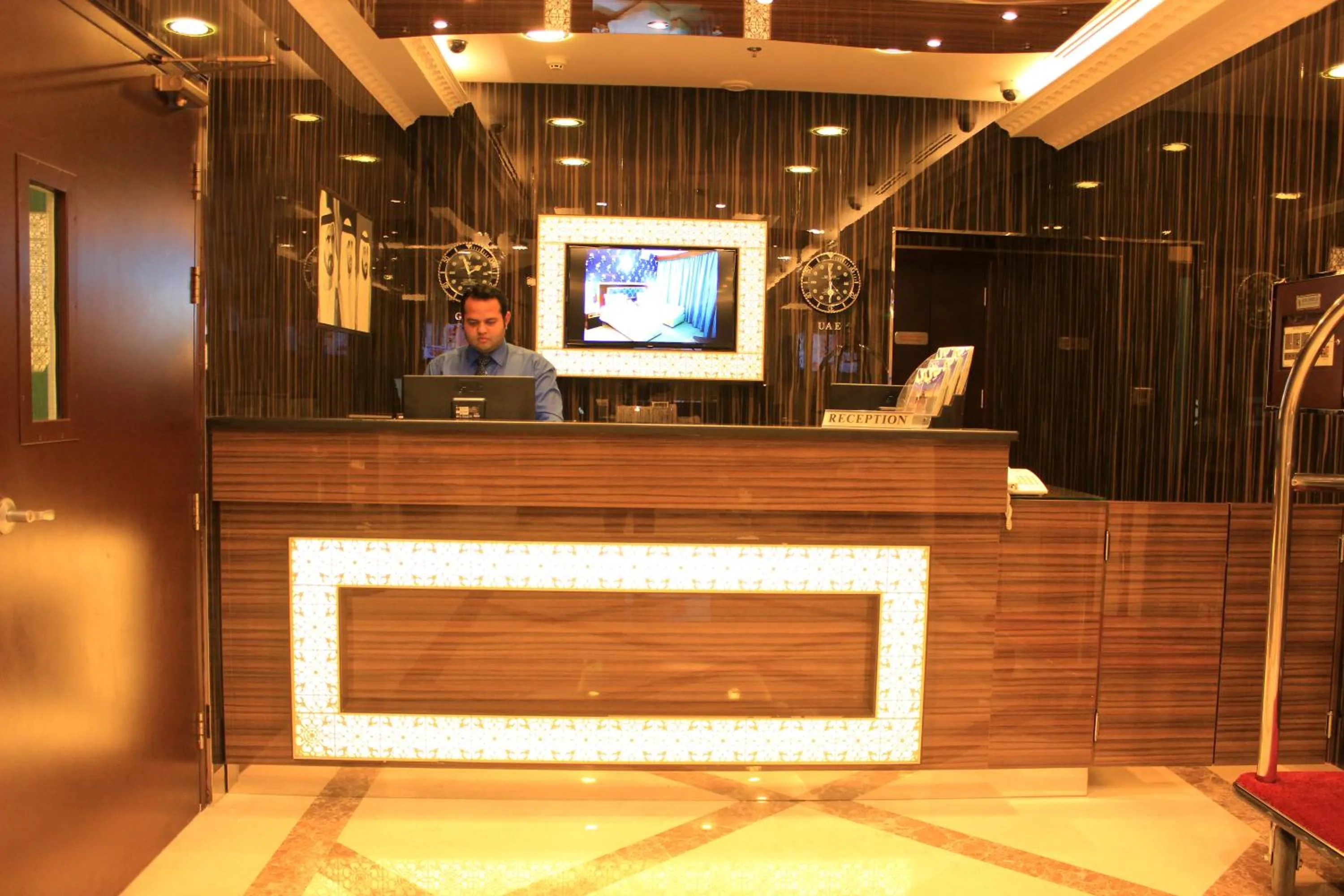 Lobby or reception in Montreal Naif Hotel