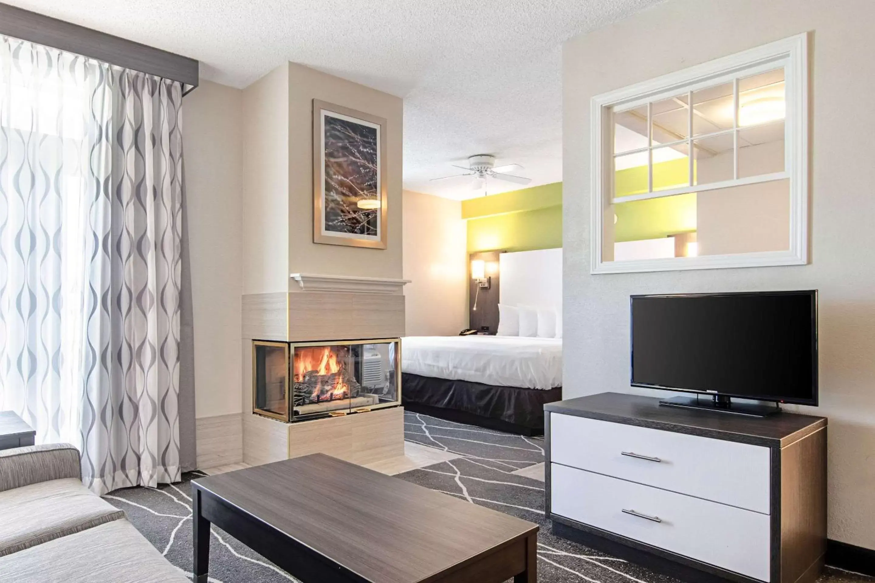 King Suite with Whirlpool and Sofa Bed - Non-Smoking in Clarion Inn Willow River King Suite with Whirlpool and Sofa Bed - Non-Smoking in Clarion Inn Willow River