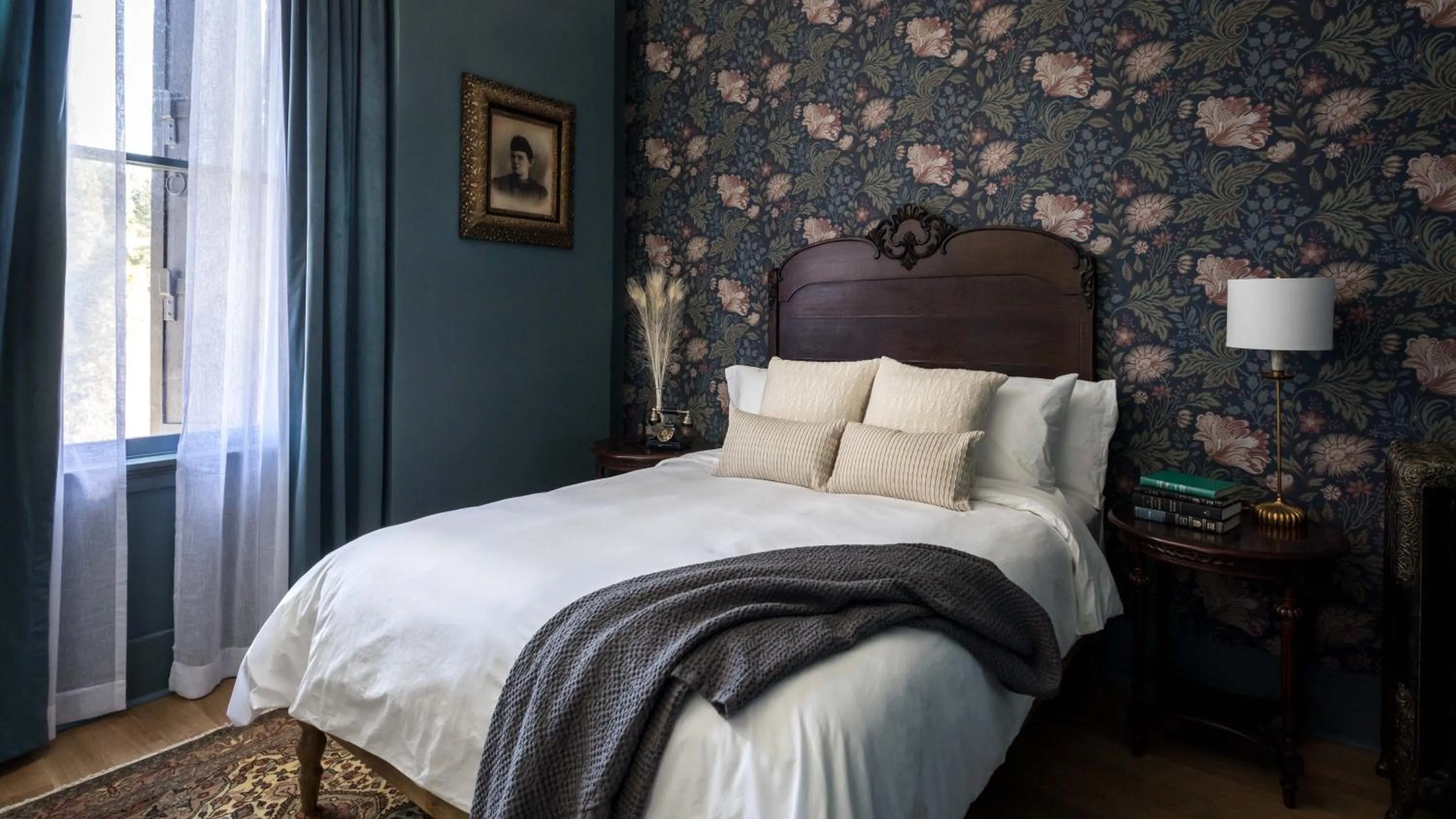 Bed in National Exchange Hotel