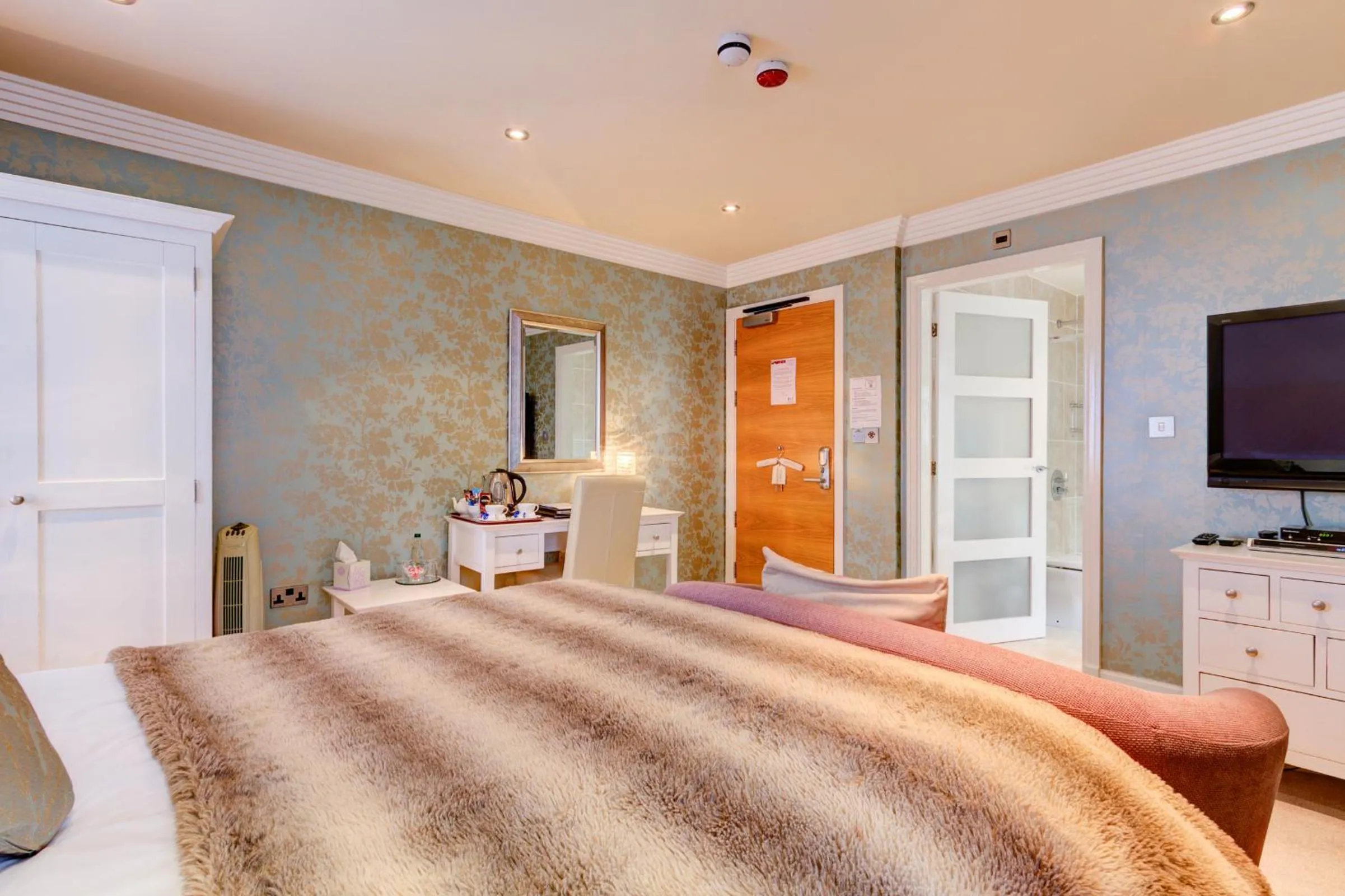 Bedroom, Bed in Number One South Beach