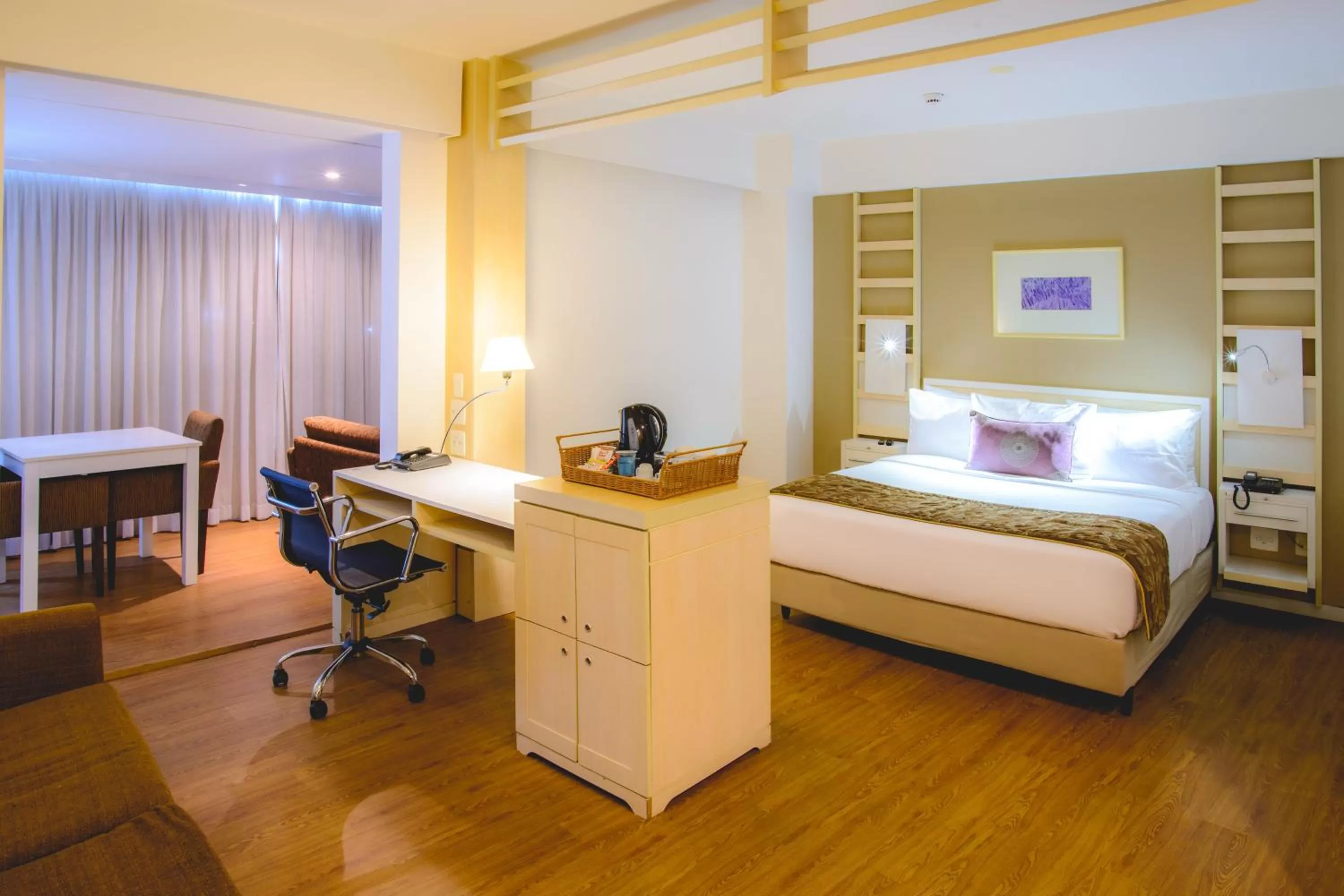 Photo of the whole room, Bed in Comfort Suites Alphaville