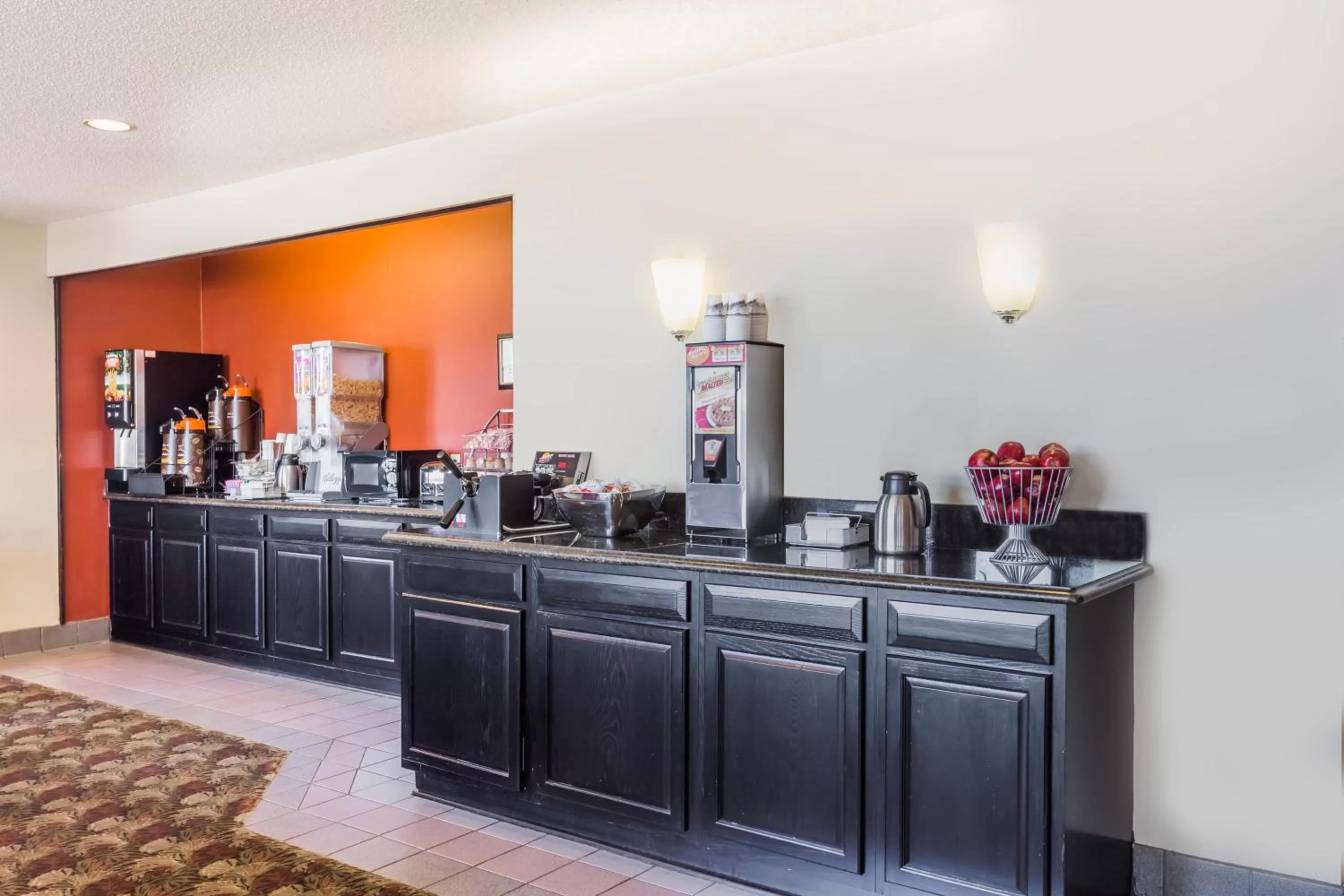 Food and drinks in Super 8 by Wyndham Appleton