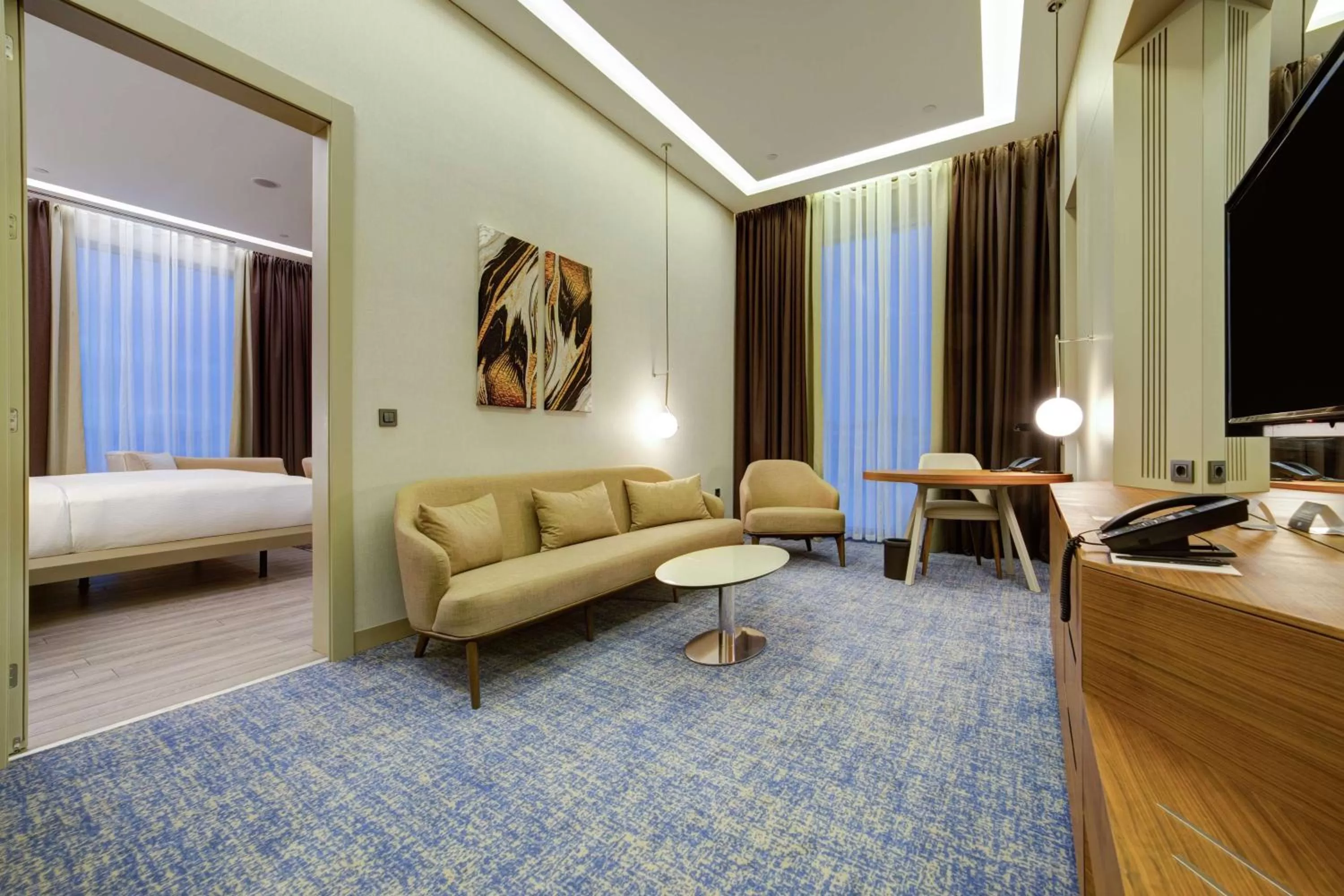 Living room, Bed in DoubleTree by Hilton Adana