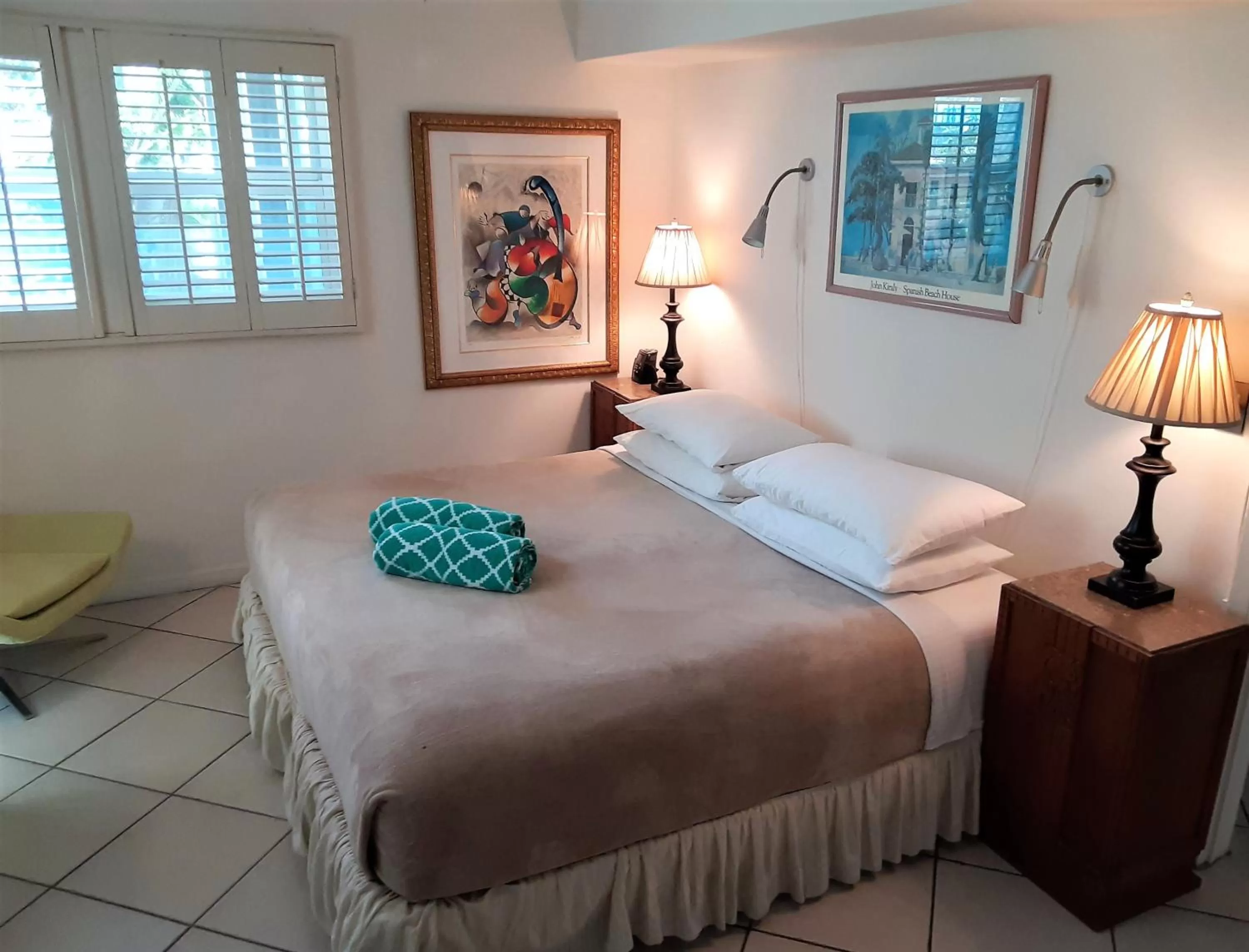 Bed in Manhattan Tower Apartment Hotel