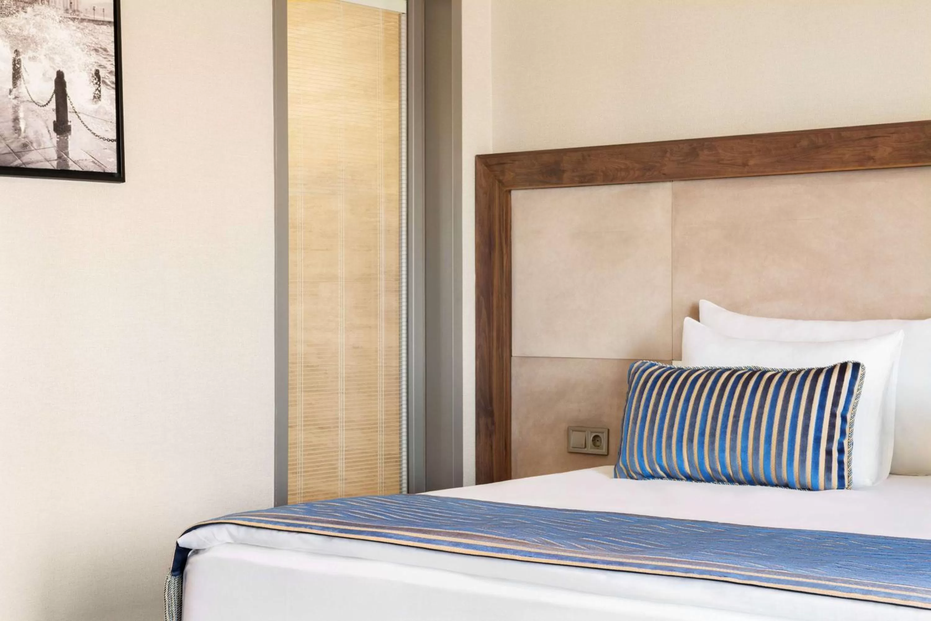 Photo of the whole room, Bed in TRYP By Wyndham Istanbul Sisli Hotel