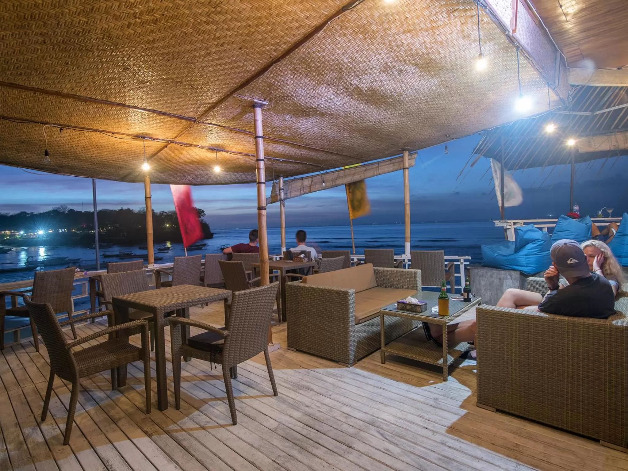 Restaurant/places to eat in Mushroom Beach Bungalows